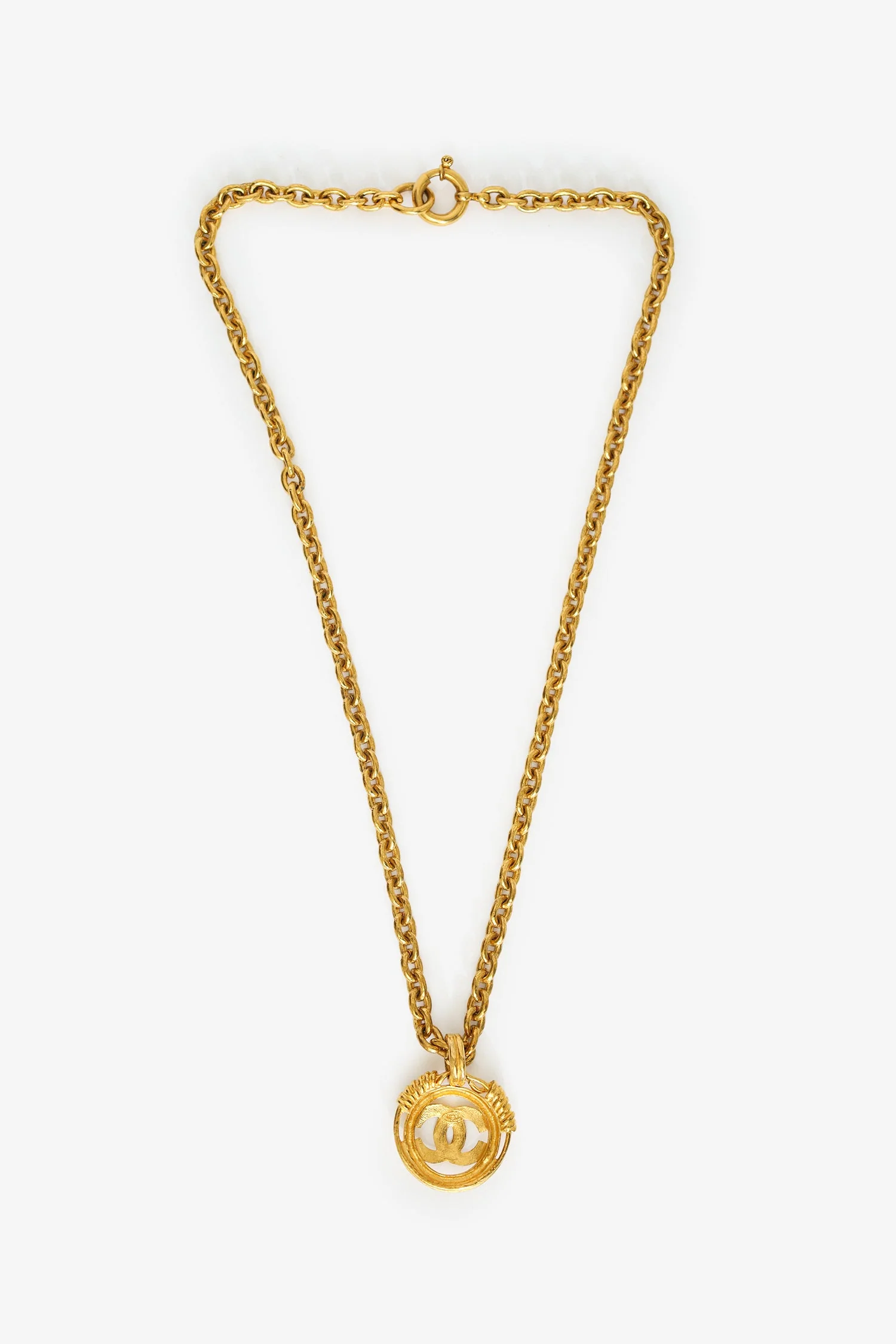 Pre-Loved Chanel™ Gold-tone 1994 Medallion CC Pendant Necklace - Image 5