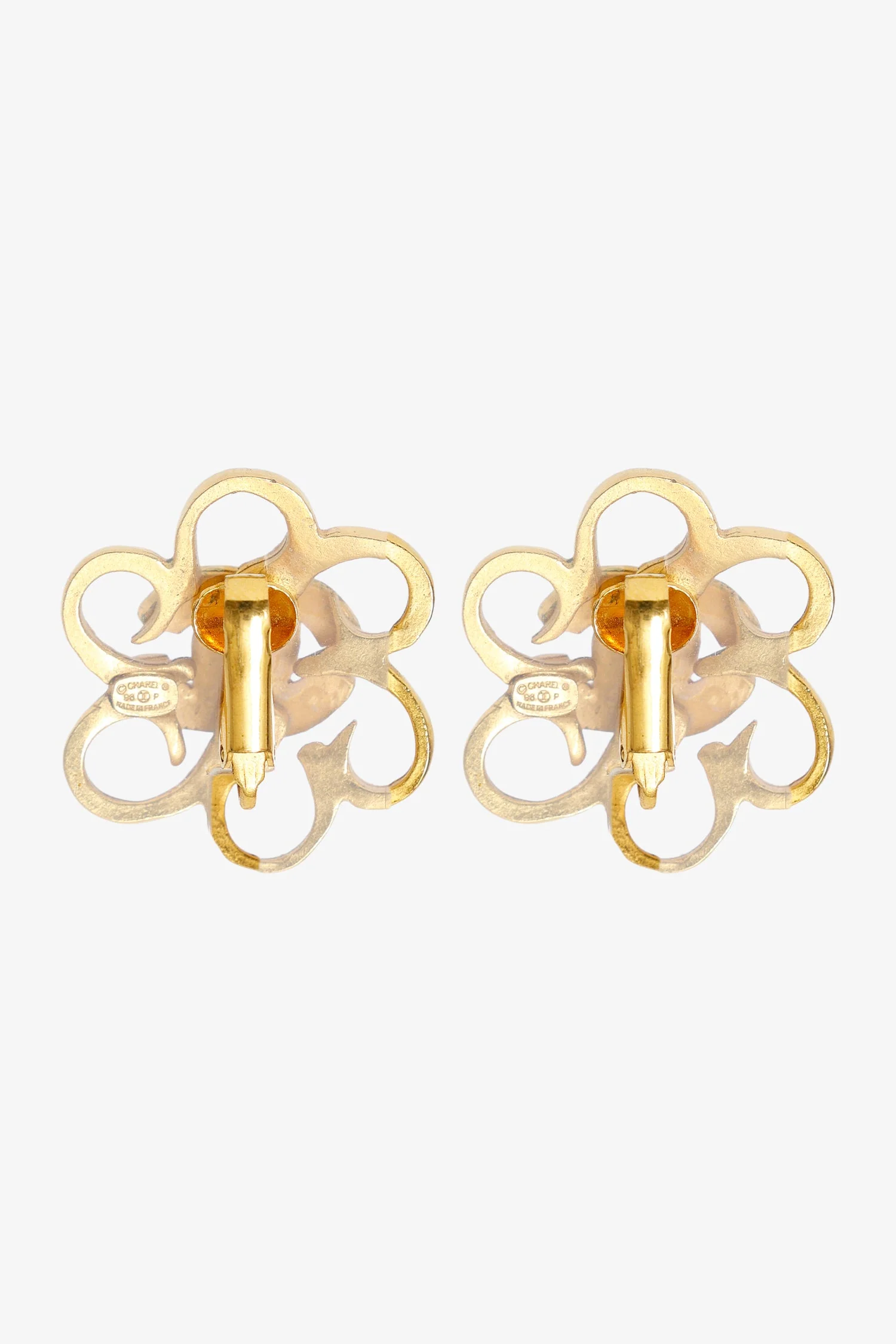 Pre-Loved Chanel™ Gold Tone CC Flower Clip-on Earrings - Image 4
