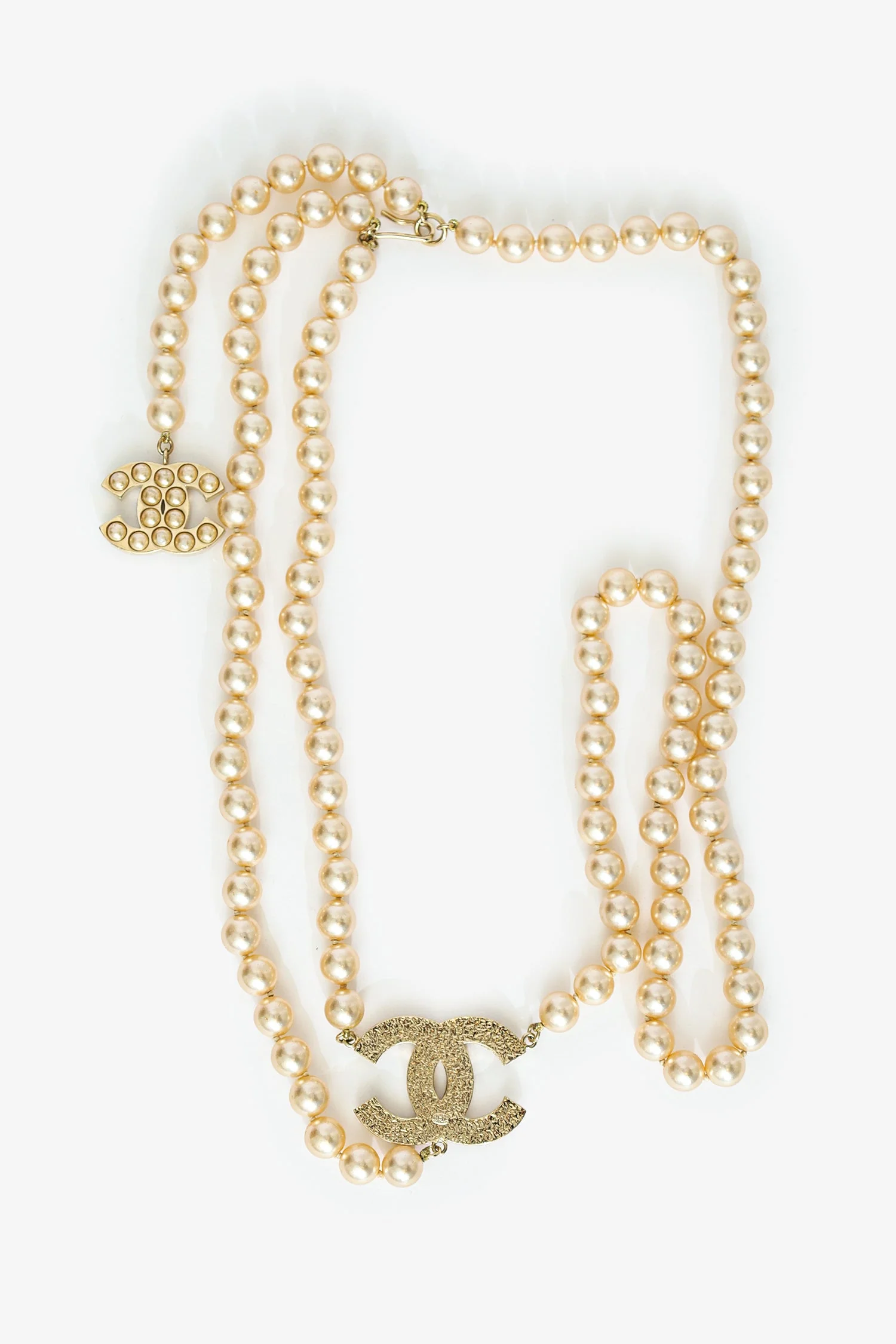 Pre-Loved Chanel™ Gold-tone Pearl CC Chain Necklace 94cm - Image 6