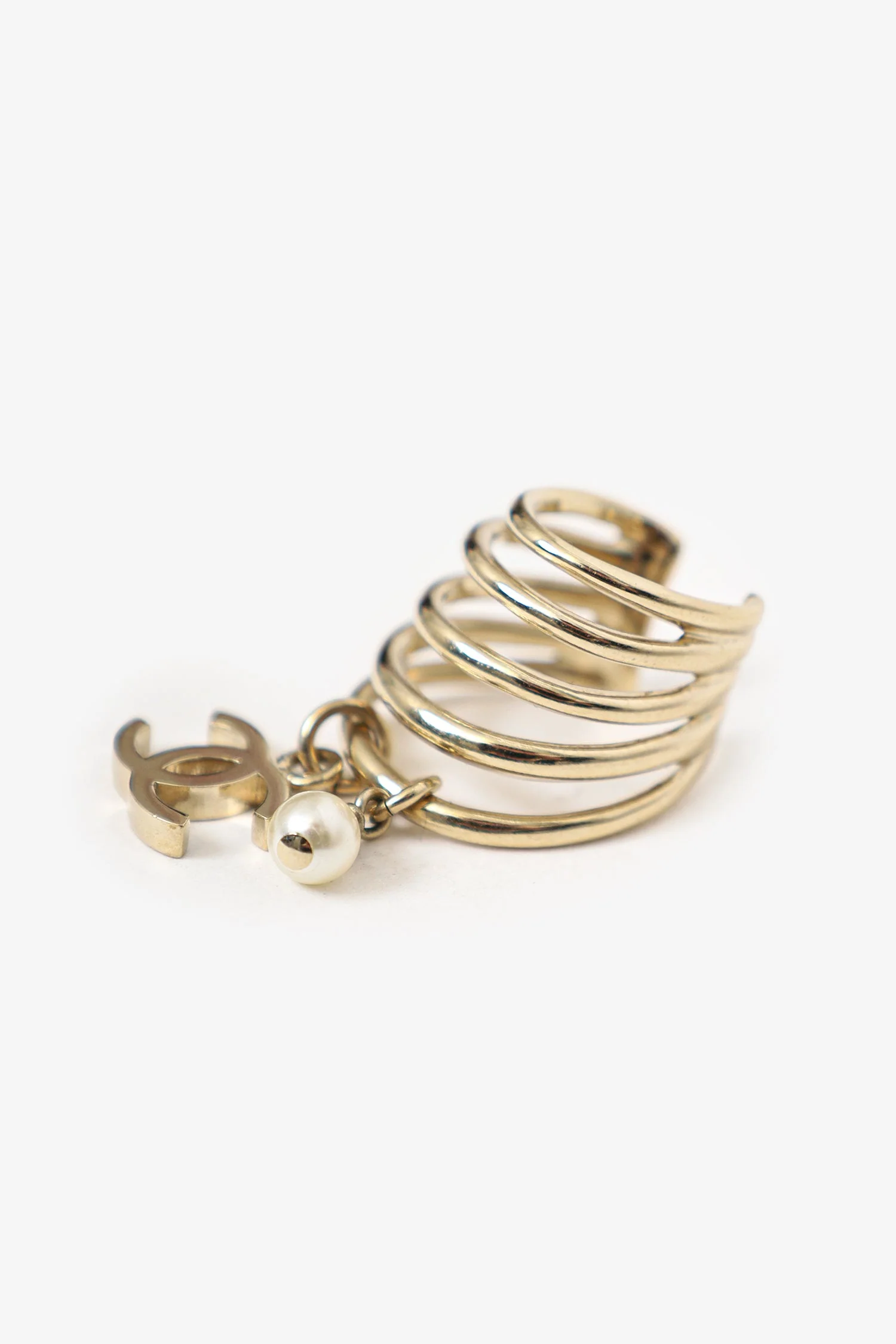 Pre-Loved Chanel™ Gold Tone Pearl CC Logo Dangle Drop Ear Cuff - Image 3