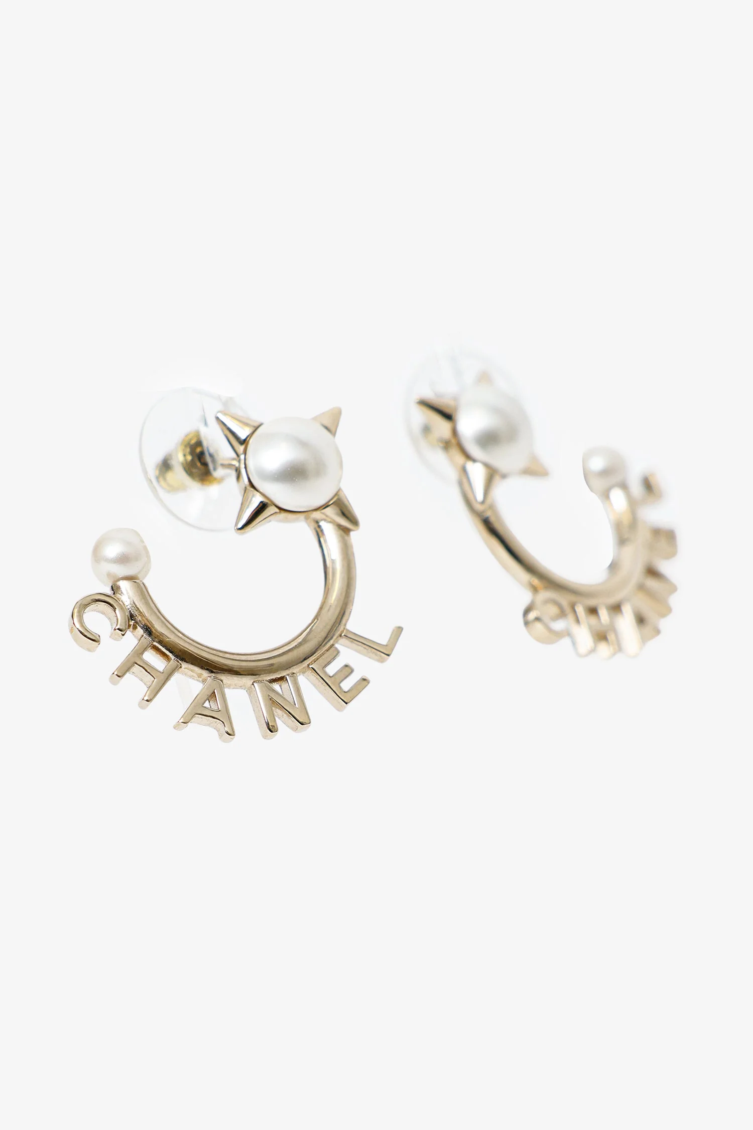 Pre-Loved Chanel™ Gold Tone Pearl Logo Hoop Earrings - Image 4