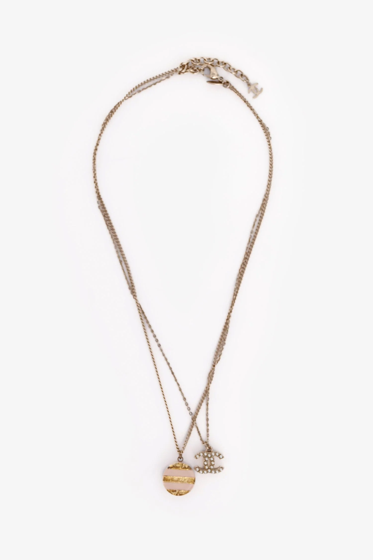 Pre-Loved Chanel™ Gold Toned Pink CC Pearl Pendant Necklace - Image 2