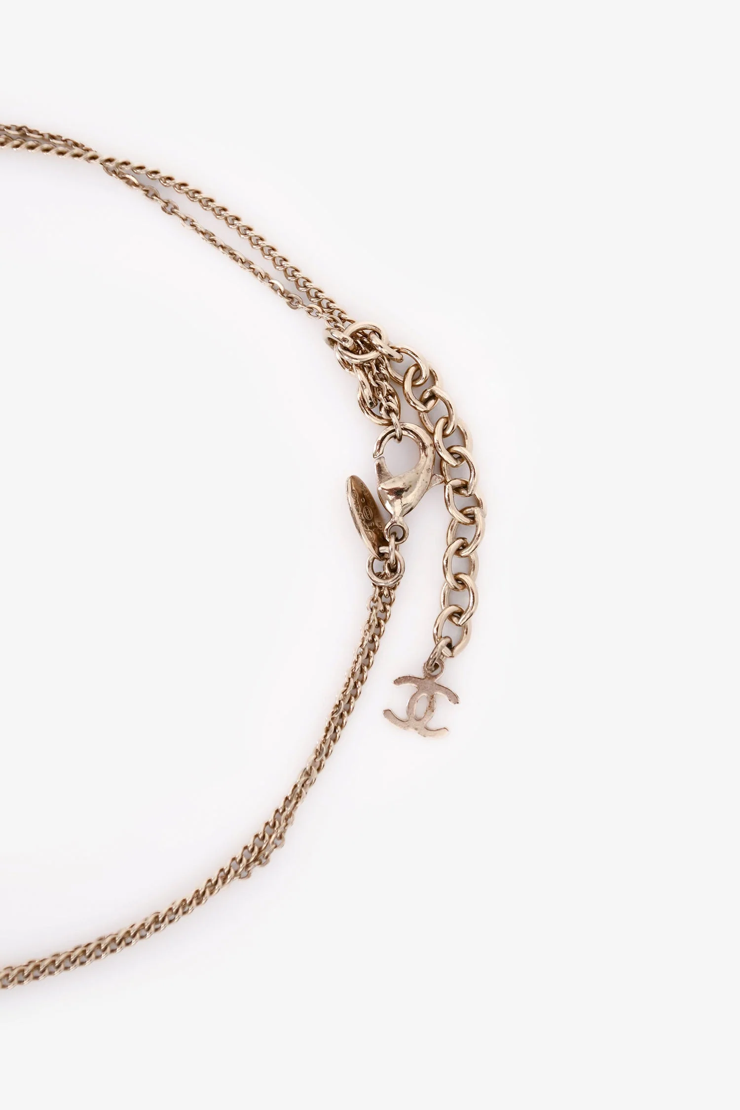 Pre-Loved Chanel™ Gold Toned Pink CC Pearl Pendant Necklace - Image 3