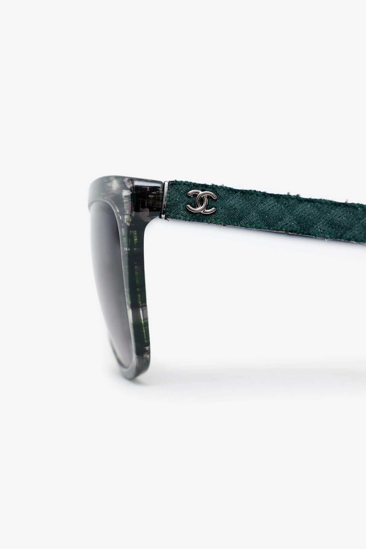 Chanel™ Green/Black Frame Printed Denim CC Square Sunglasses (Pre-Loved) - Image 4