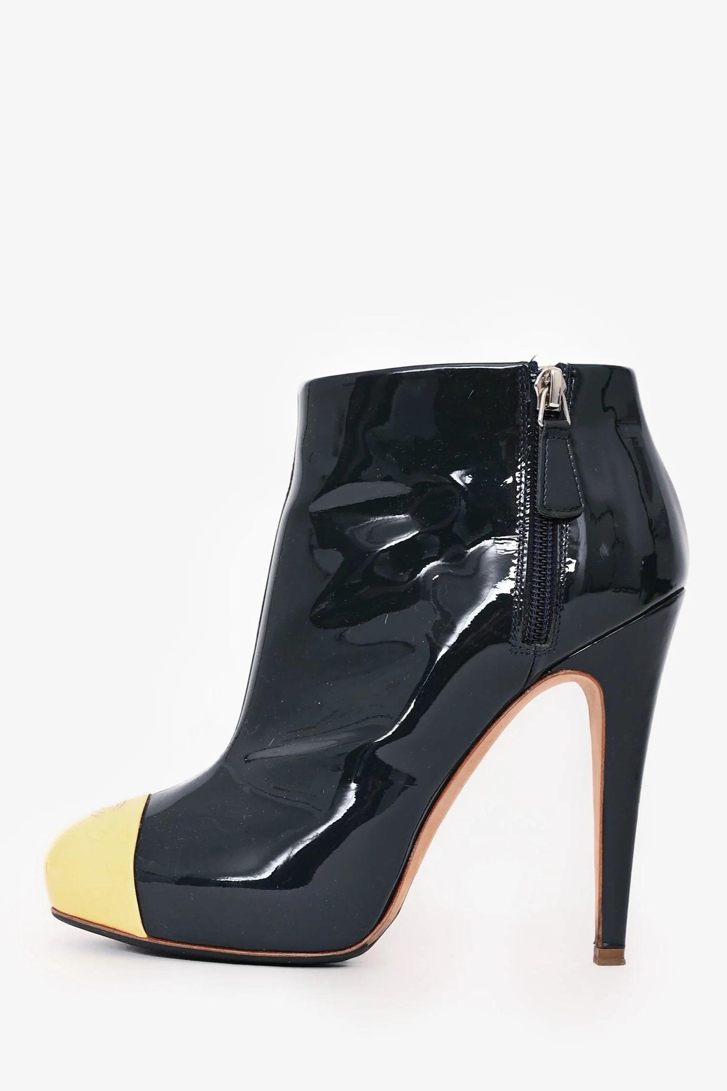 Pre-Loved Chanel™ Green/Cream Patent Leather Ankle Boots Size 37C - Image 4
