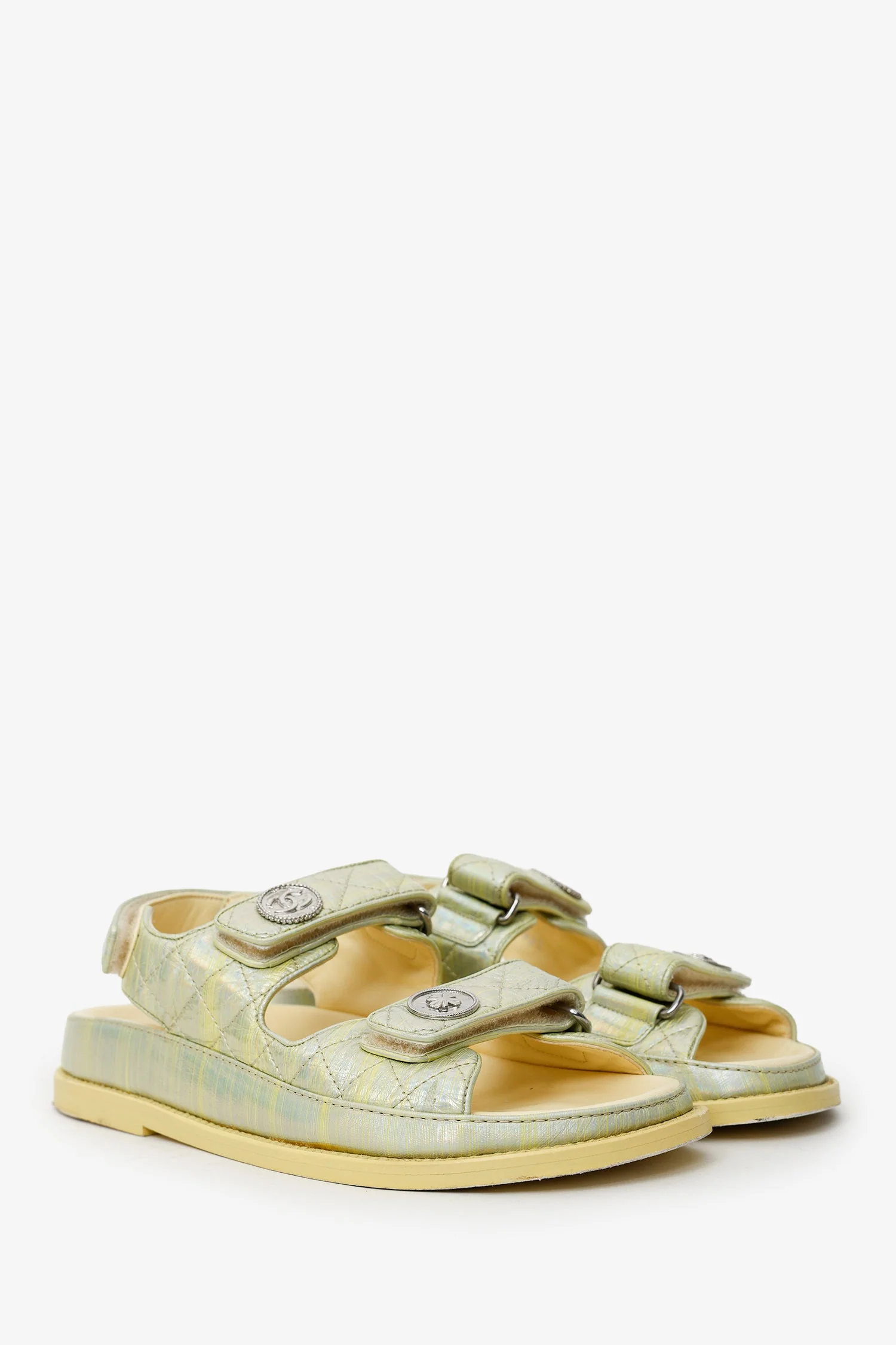 Pre-Loved Chanel™ Green Leather Interlocking CC Logo Slingback Sandals Size 36.5 - Image 2
