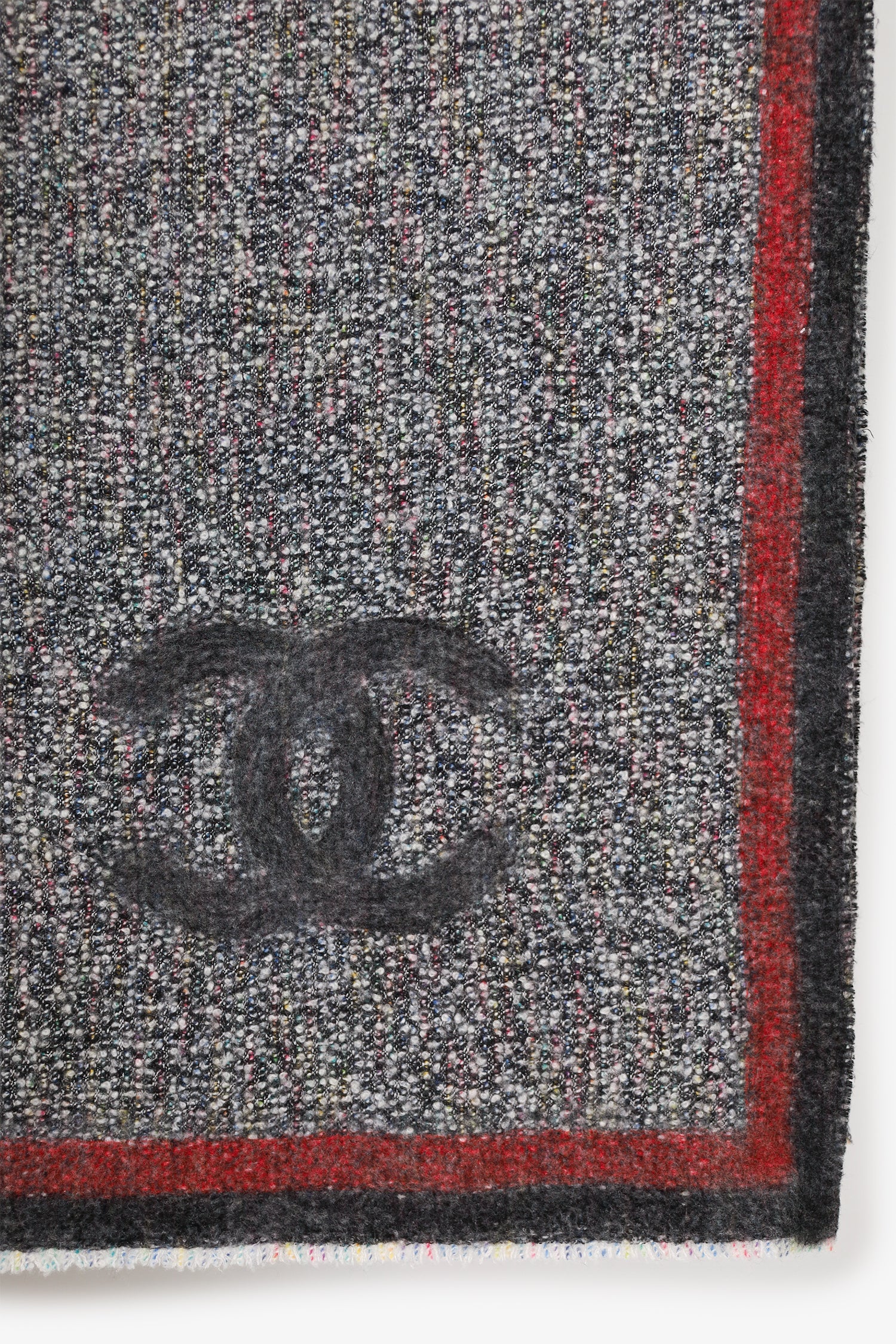 Pre-Loved Chanel™ Grey Cashmere/Silk Tweed CC Knit Scarf - Image 3