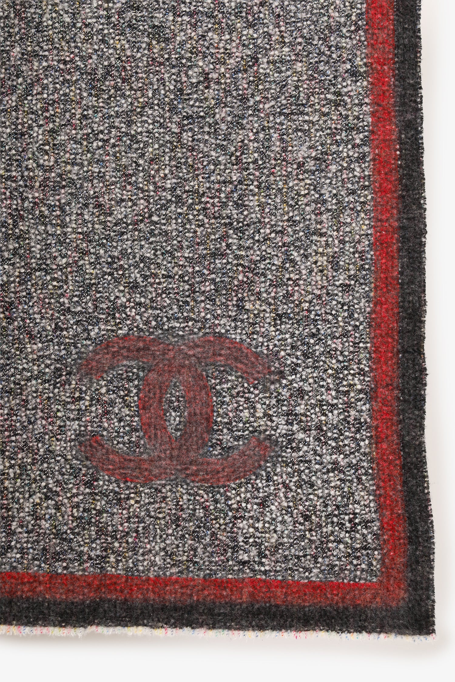 Pre-Loved Chanel™ Grey Cashmere/Silk Tweed CC Knit Scarf - Image 6