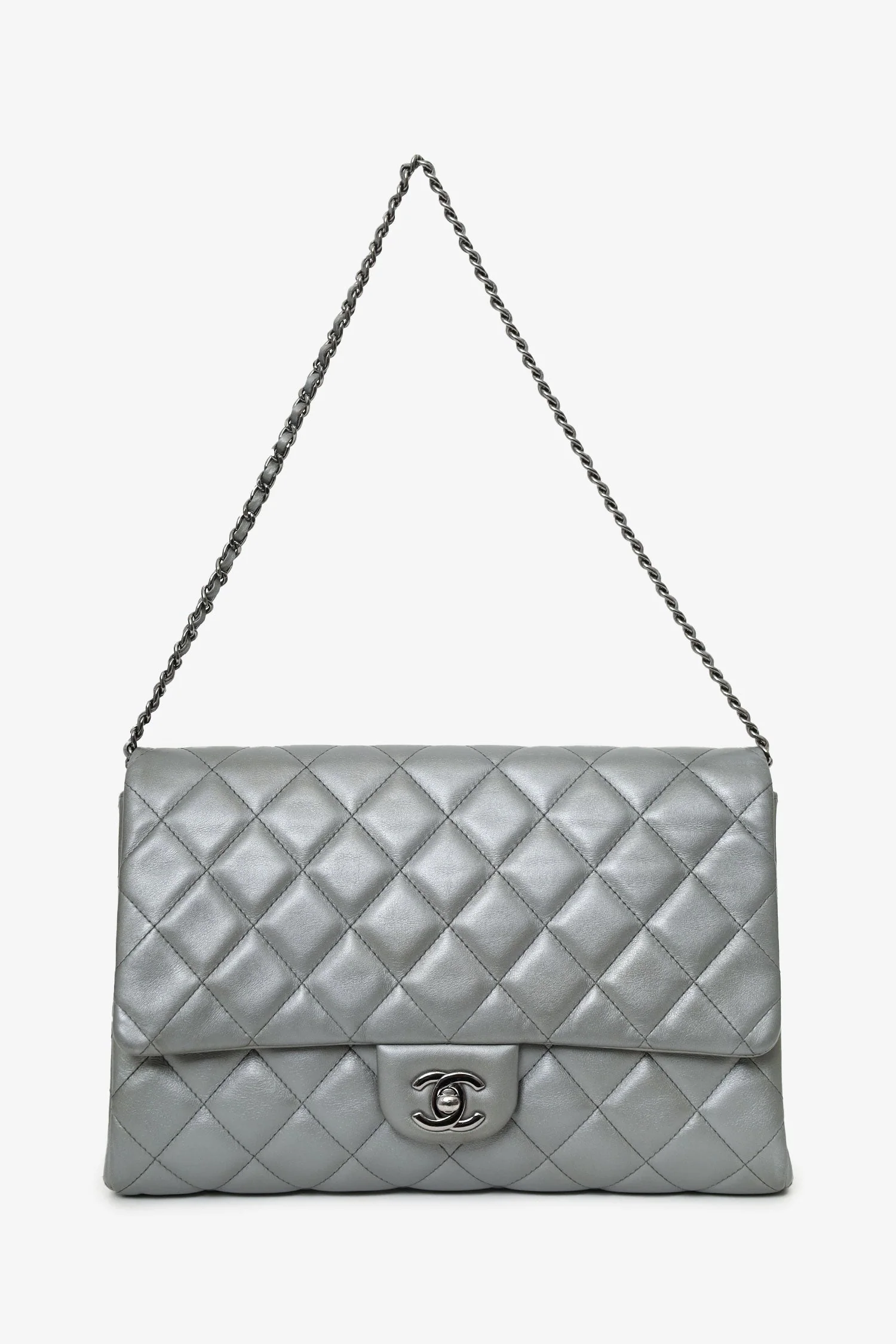 Pre-Loved Chanel™ Grey Metallic Quilted Leather New Clutch With Chain - Image 7