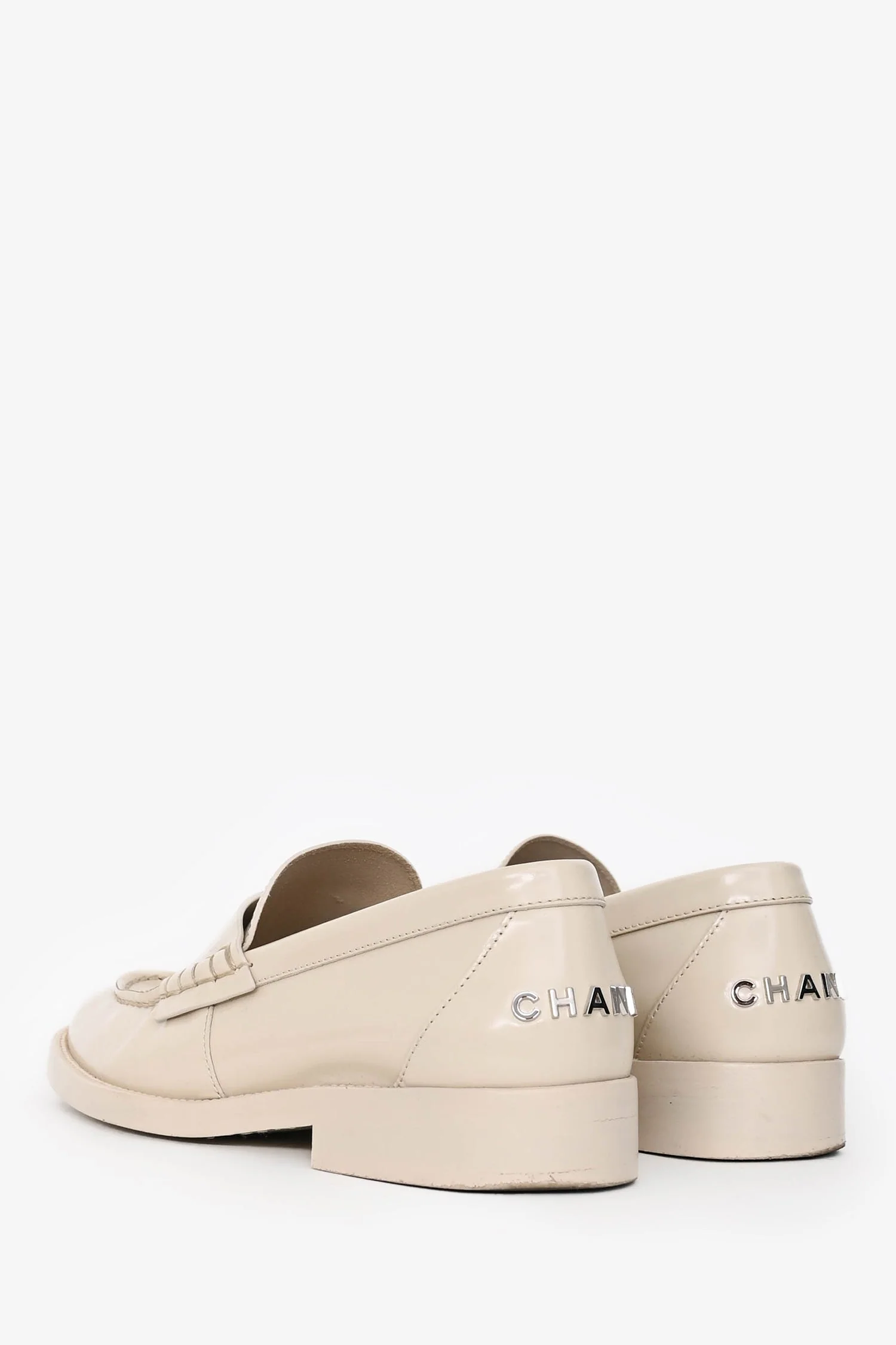 Pre-Loved Chanel™ Ivory Brushed Leather Logo Loafers Size 35.5 - Image 4