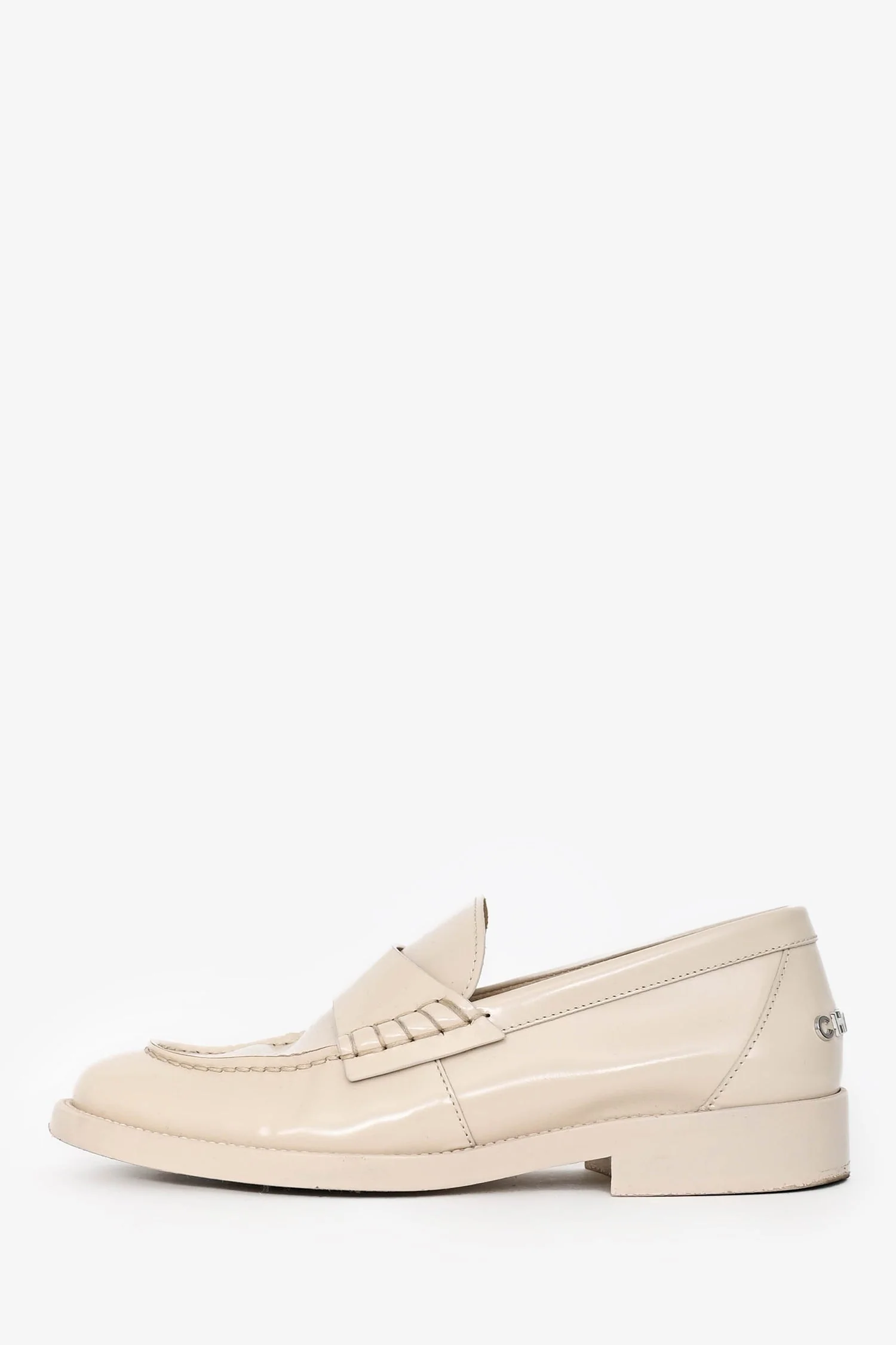 Pre-Loved Chanel™ Ivory Brushed Leather Logo Loafers Size 35.5 - Image 5