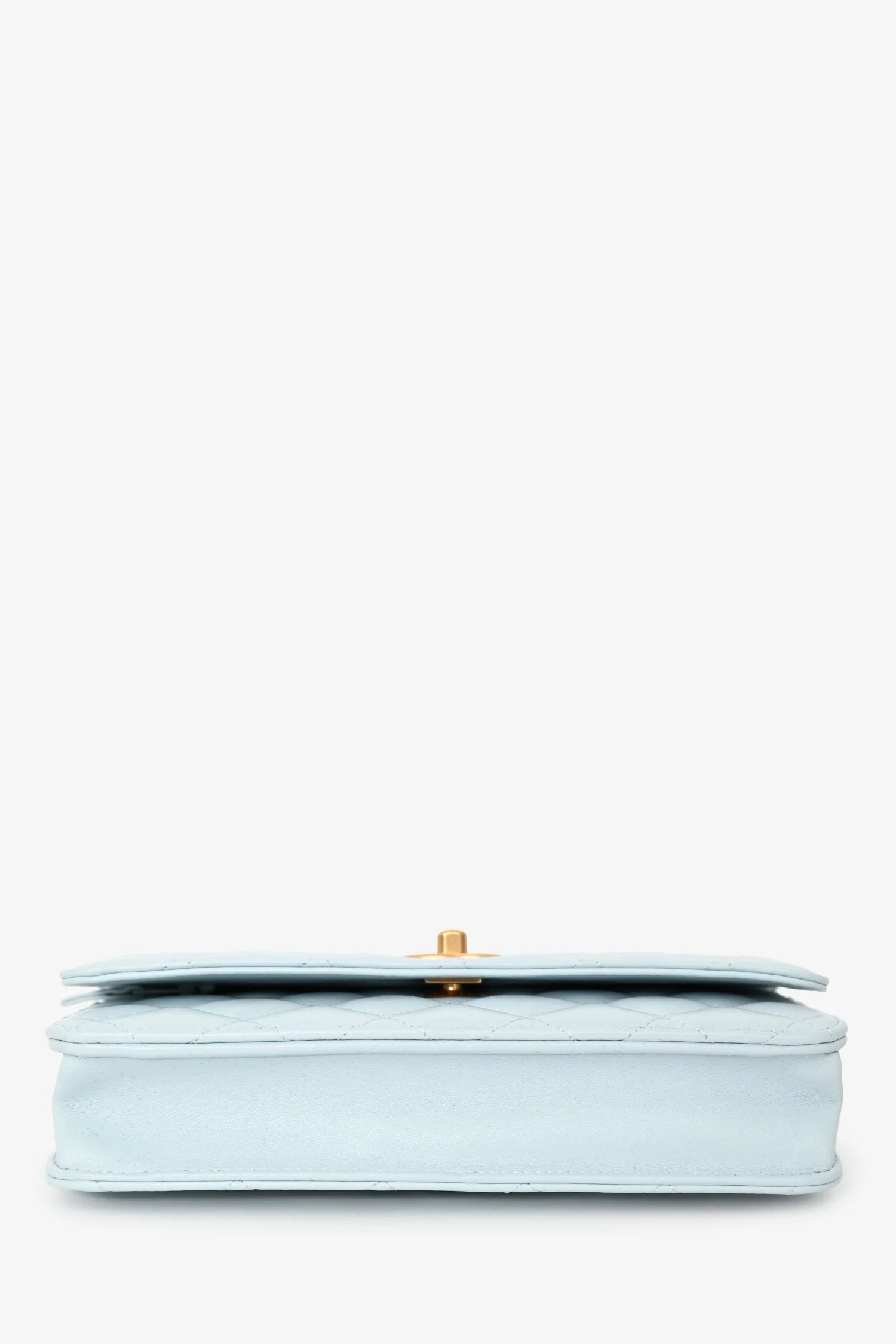 Pre-Loved Chanel™ Light Blue Leather Quilted CC Pearl Crush Wallet On Chain - Image 6