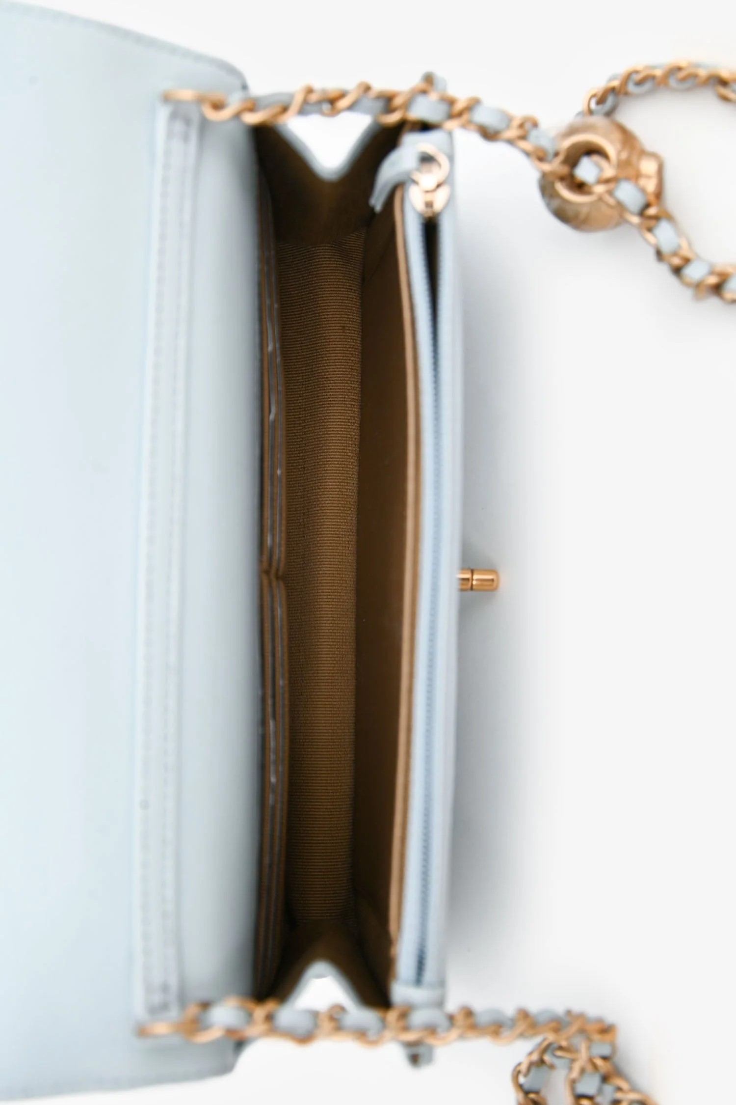 Pre-Loved Chanel™ Light Blue Leather Quilted CC Pearl Crush Wallet On Chain - Image 7