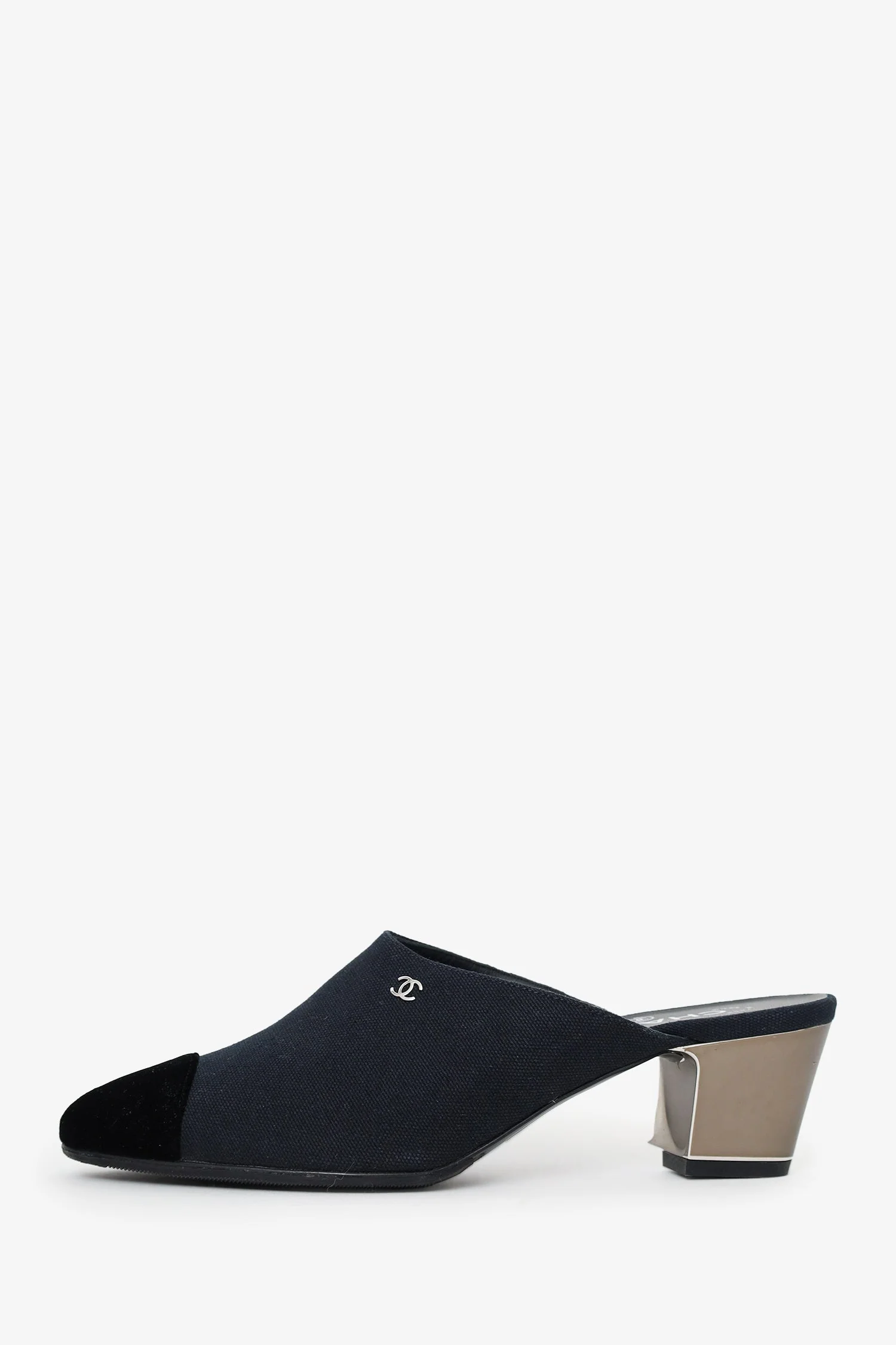 Pre-Loved Chanel™ Navy/Black Fabric/Velvet CC Cap Toe Mules Size 38.5 - Image 4