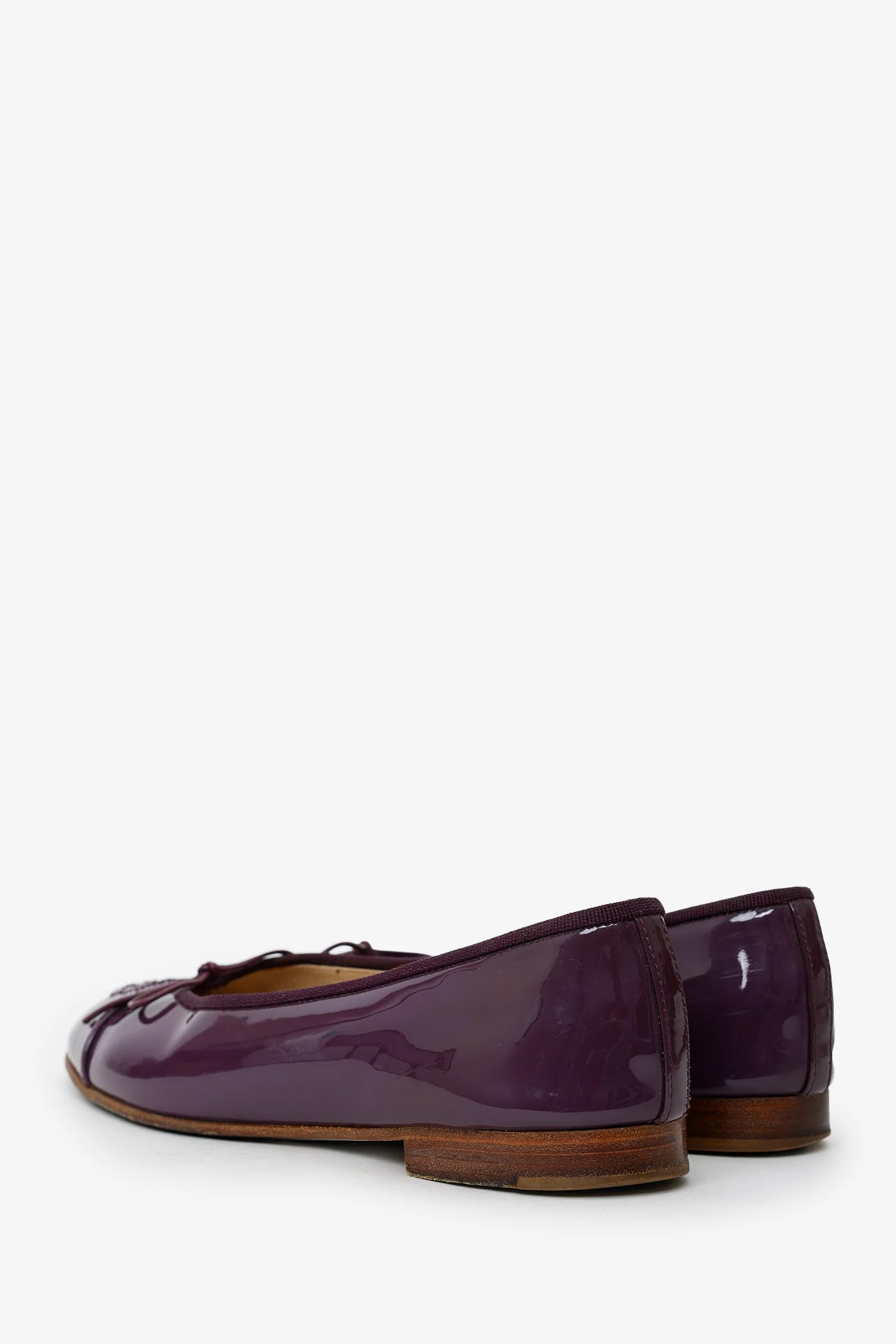 Pre-Loved Chanel™ Purple Patent Leather CC Ballet Flats Size 38 - Image 4