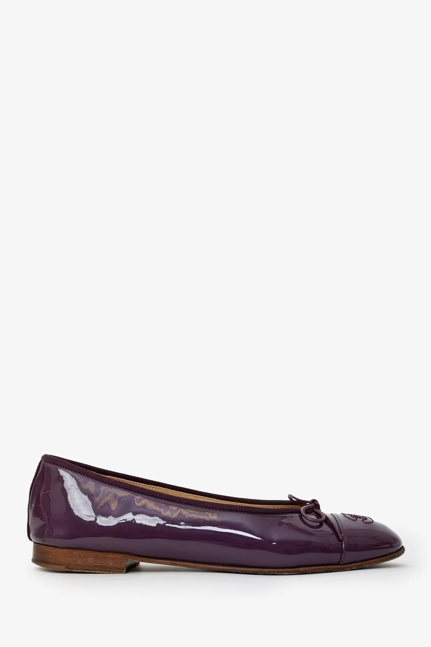 Pre-Loved Chanel™ Purple Patent Leather CC Ballet Flats Size 38 - Image 5