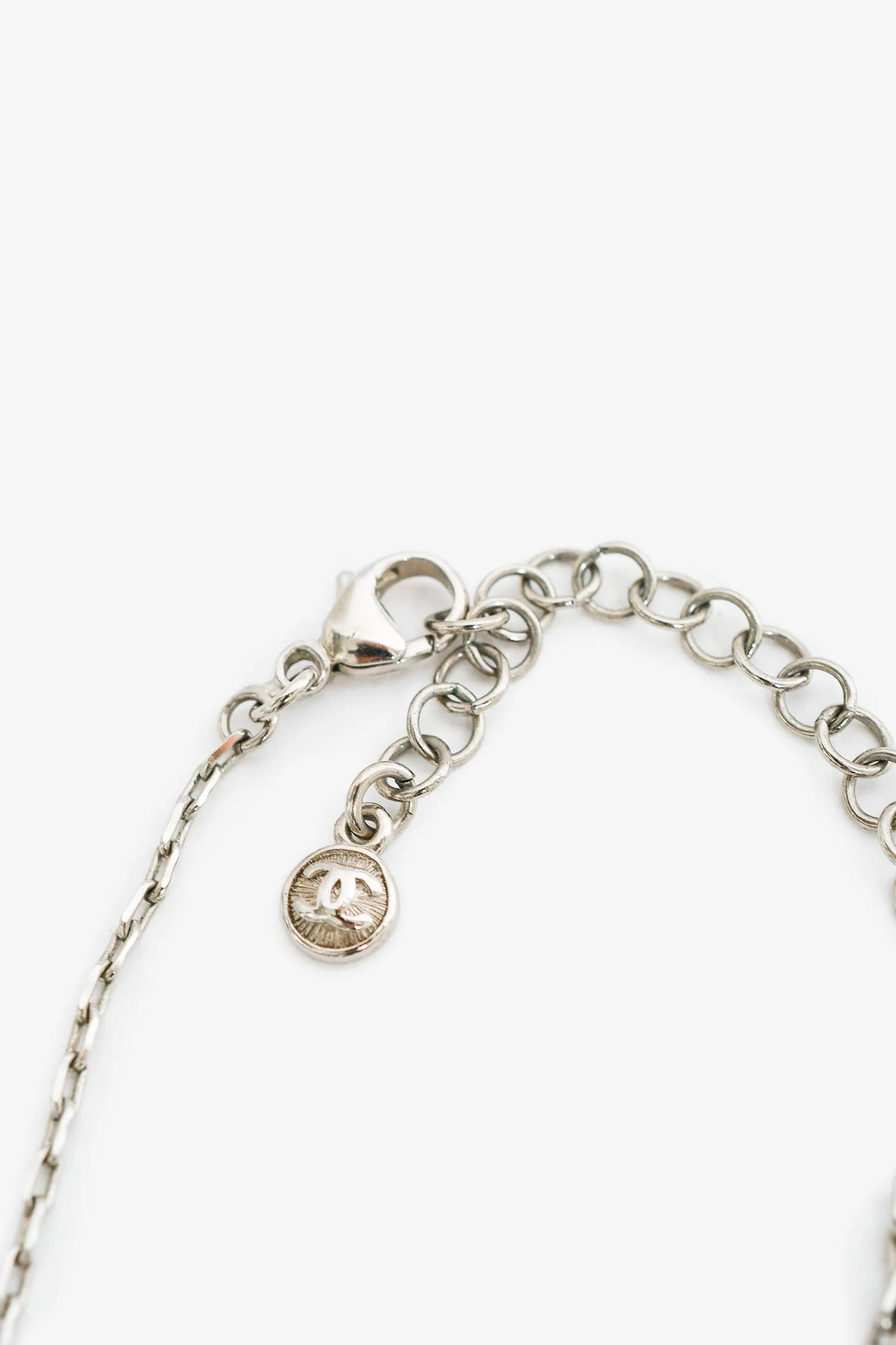 Pre-loved Chanel™ Silver/Black Crystal "CC" Necklace with Pearl Detail - Image 3