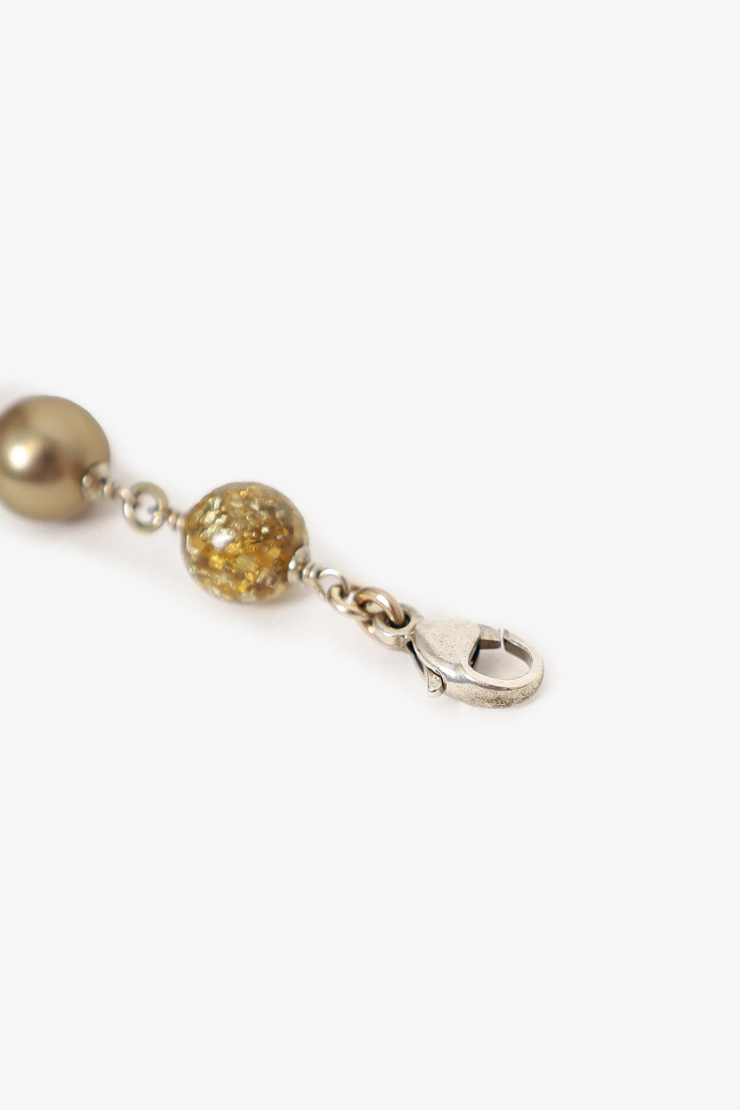 Pre-Loved Chanel™ Silver Tone Clear Resin Bead and Pearl Bracelet - Image 5