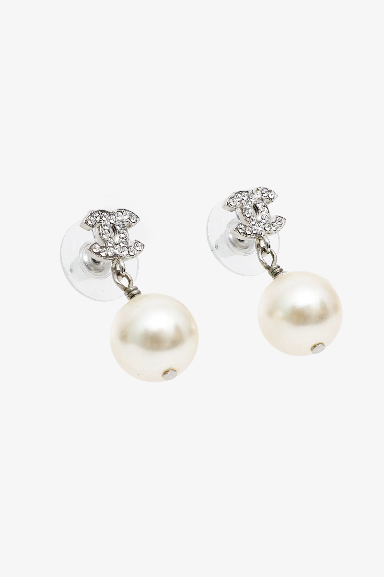 Pre-Loved Chanel™ Silver-toned Embellished CC Pearl Drop Earrings - Image 2