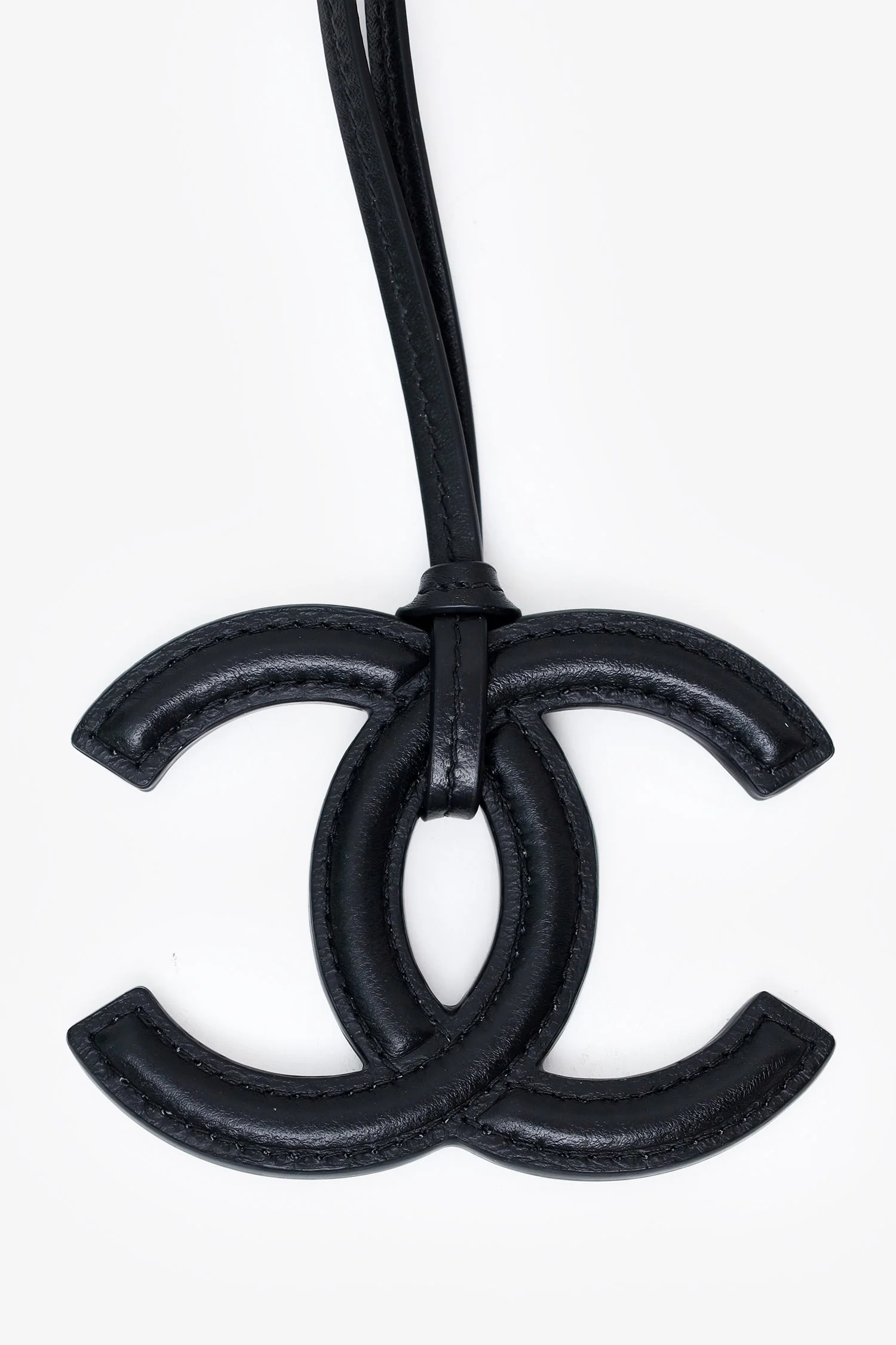 Pre-Loved Chanel™ SS26 Black CC Logo Bag Charm - Image 3