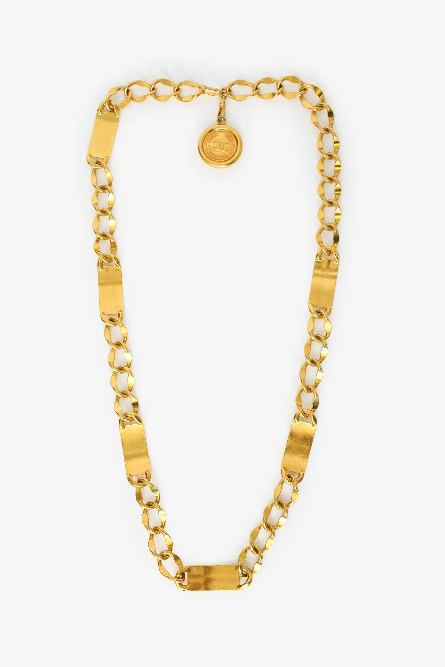 Pre-Loved Chanel™ Vintage Gold-tone 31 Le Cambon Logo Nameplate Necklace - Image 6