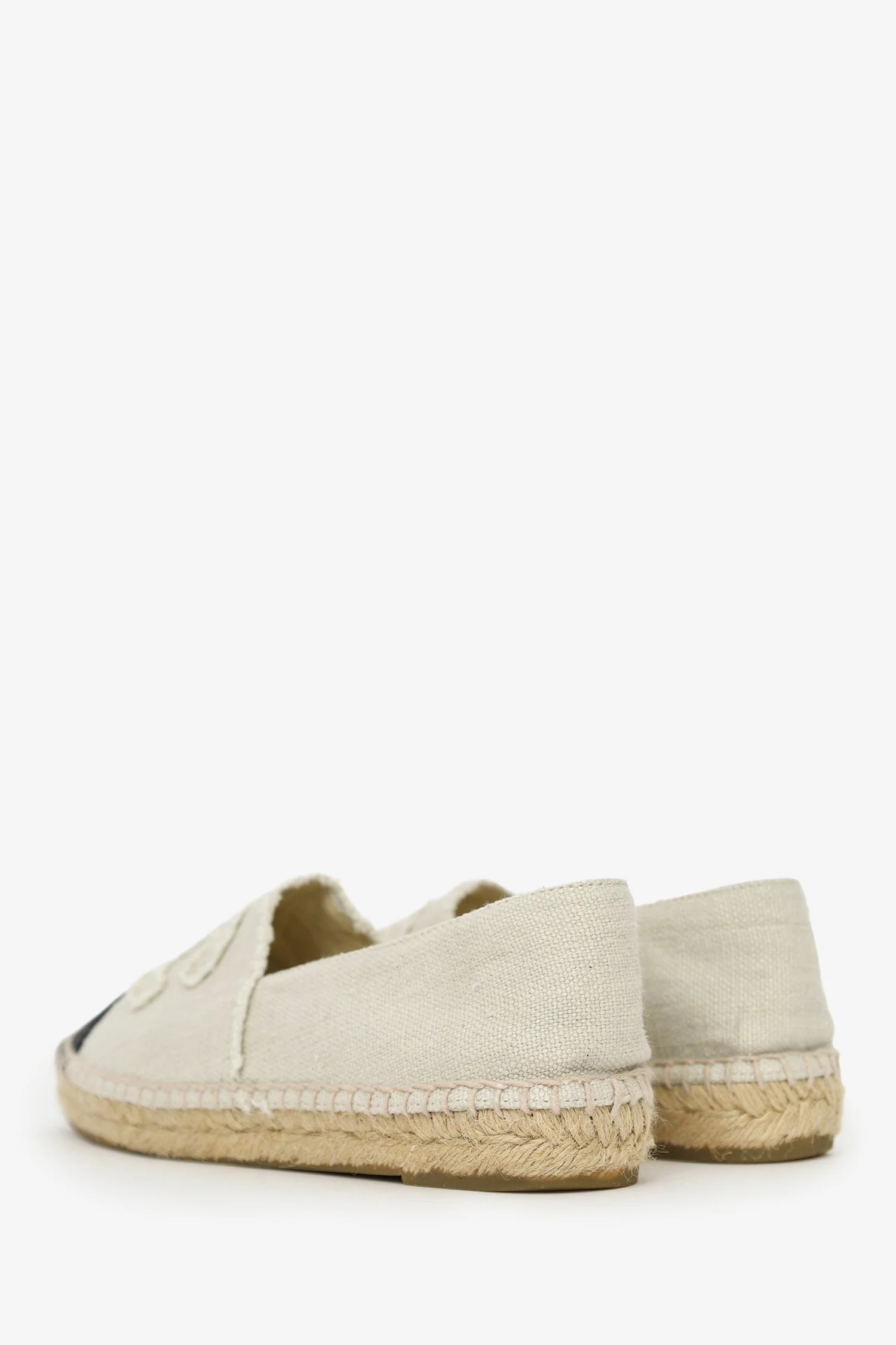 Pre-Loved Chanel™ White/Black Canvas CC Espadrille Flats Size 40 - Image 4