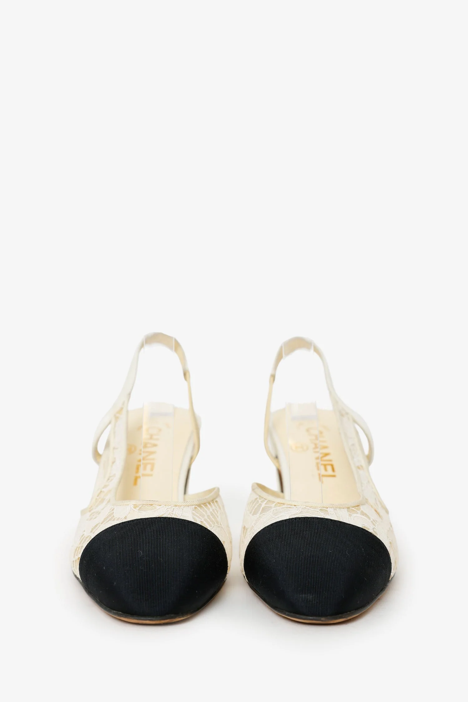 Pre-Loved Chanel™ White/Black Lace Cap Toe Slingback Sandals Size 36 - Image 3