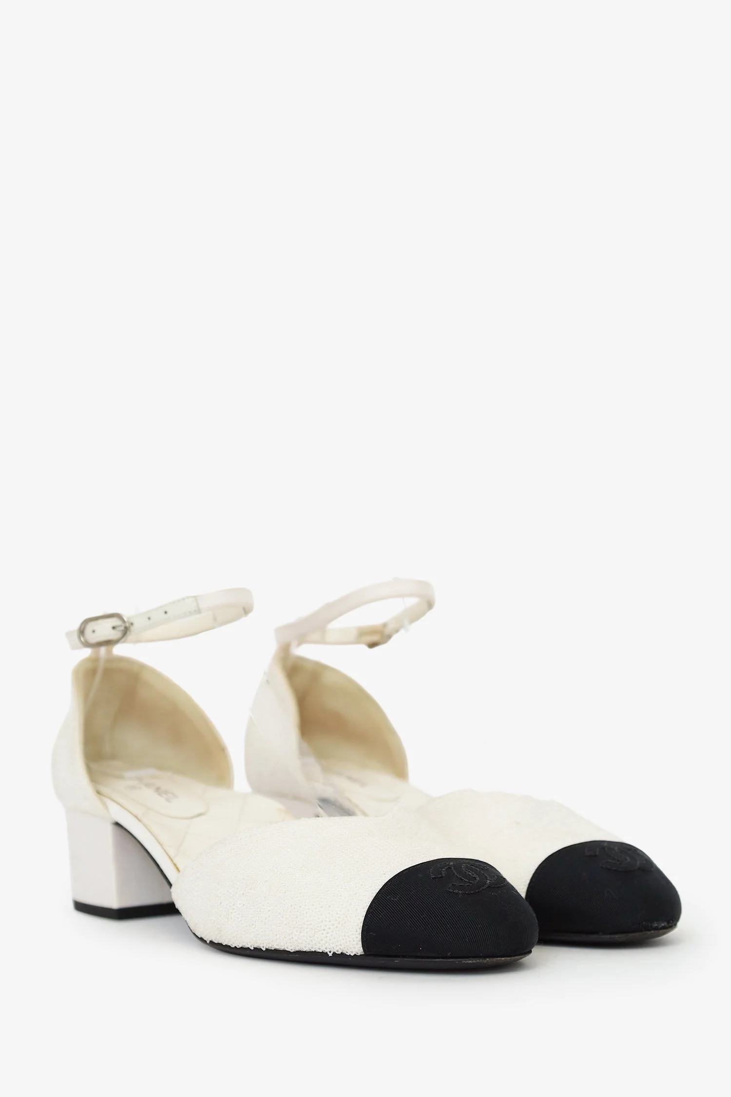 Pre-Loved Chanel™ White/Black Sequined CC Slingback Sandals Size 38.5 - Image 2
