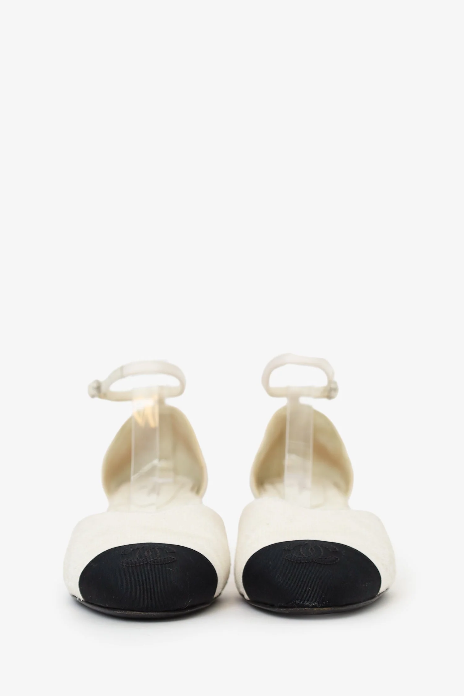 Pre-Loved Chanel™ White/Black Sequined CC Slingback Sandals Size 38.5 - Image 3