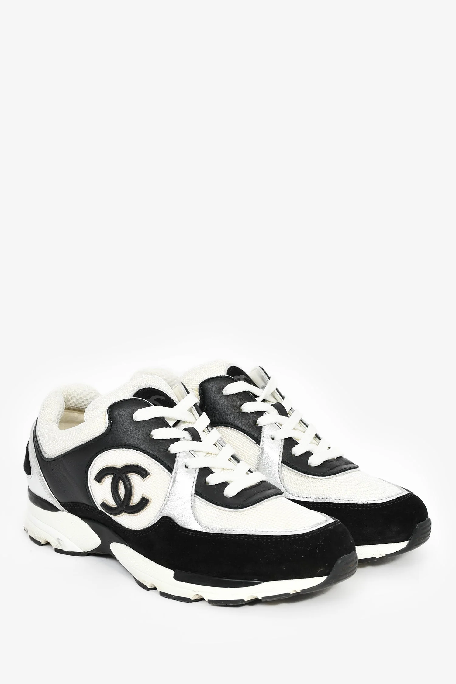 Pre-Loved Chanel™ White/Black Suede/Cotton CC Lace-Up Sneakers Size 38 - Image 2