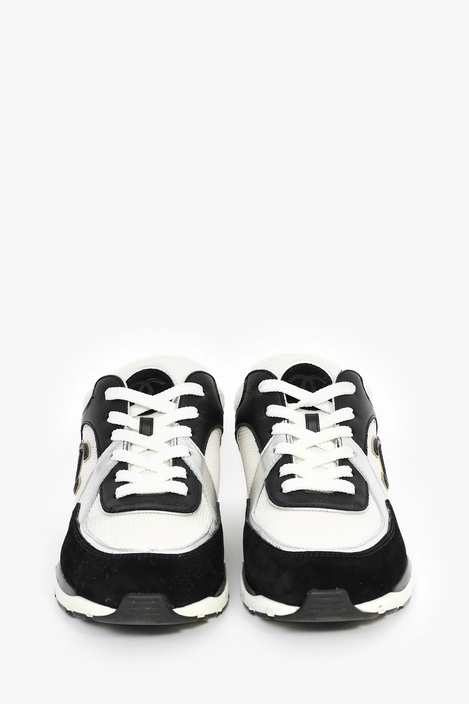 Pre-Loved Chanel™ White/Black Suede/Cotton CC Lace-Up Sneakers Size 38 - Image 3