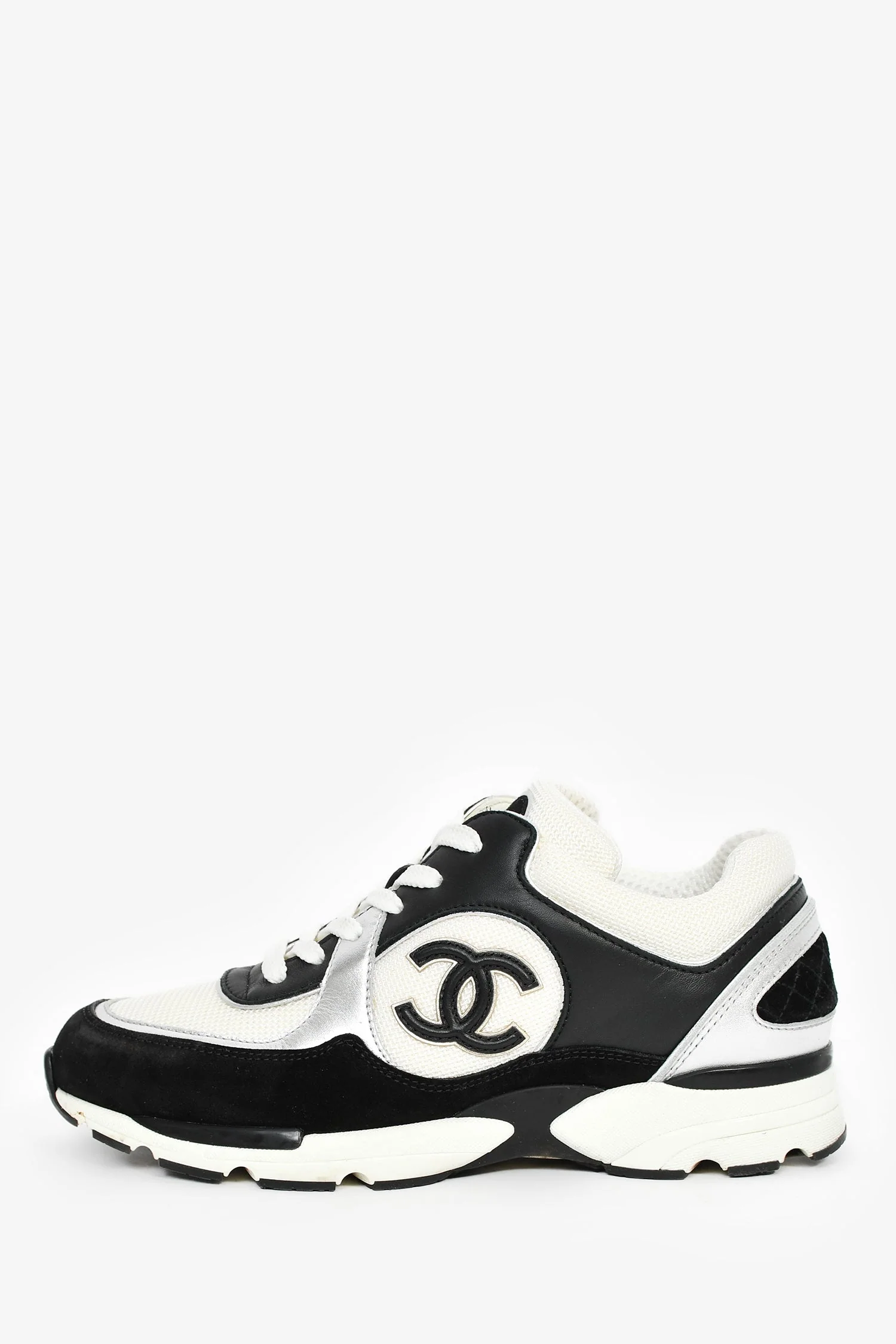 Pre-Loved Chanel™ White/Black Suede/Cotton CC Lace-Up Sneakers Size 38 - Image 4