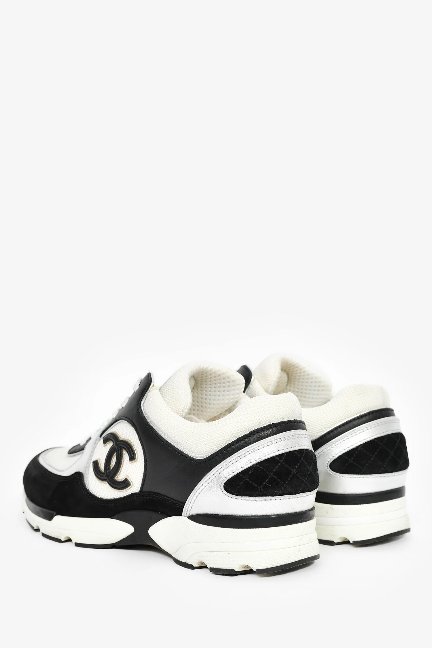 Pre-Loved Chanel™ White/Black Suede/Cotton CC Lace-Up Sneakers Size 38 - Image 5