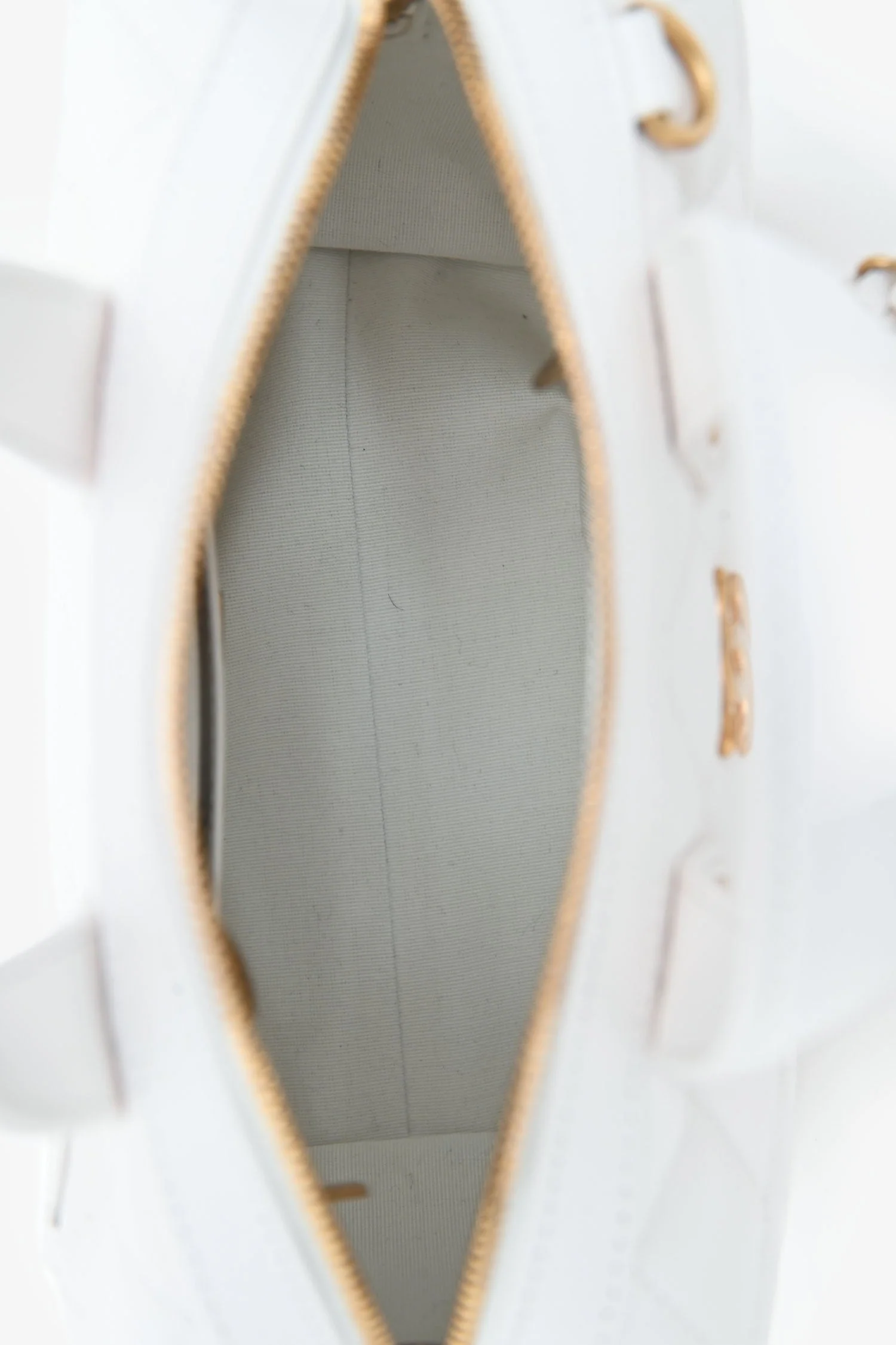 Pre-Loved Chanel™ White Caviar Leather Bowling Bag with Gold Hardware - Image 6