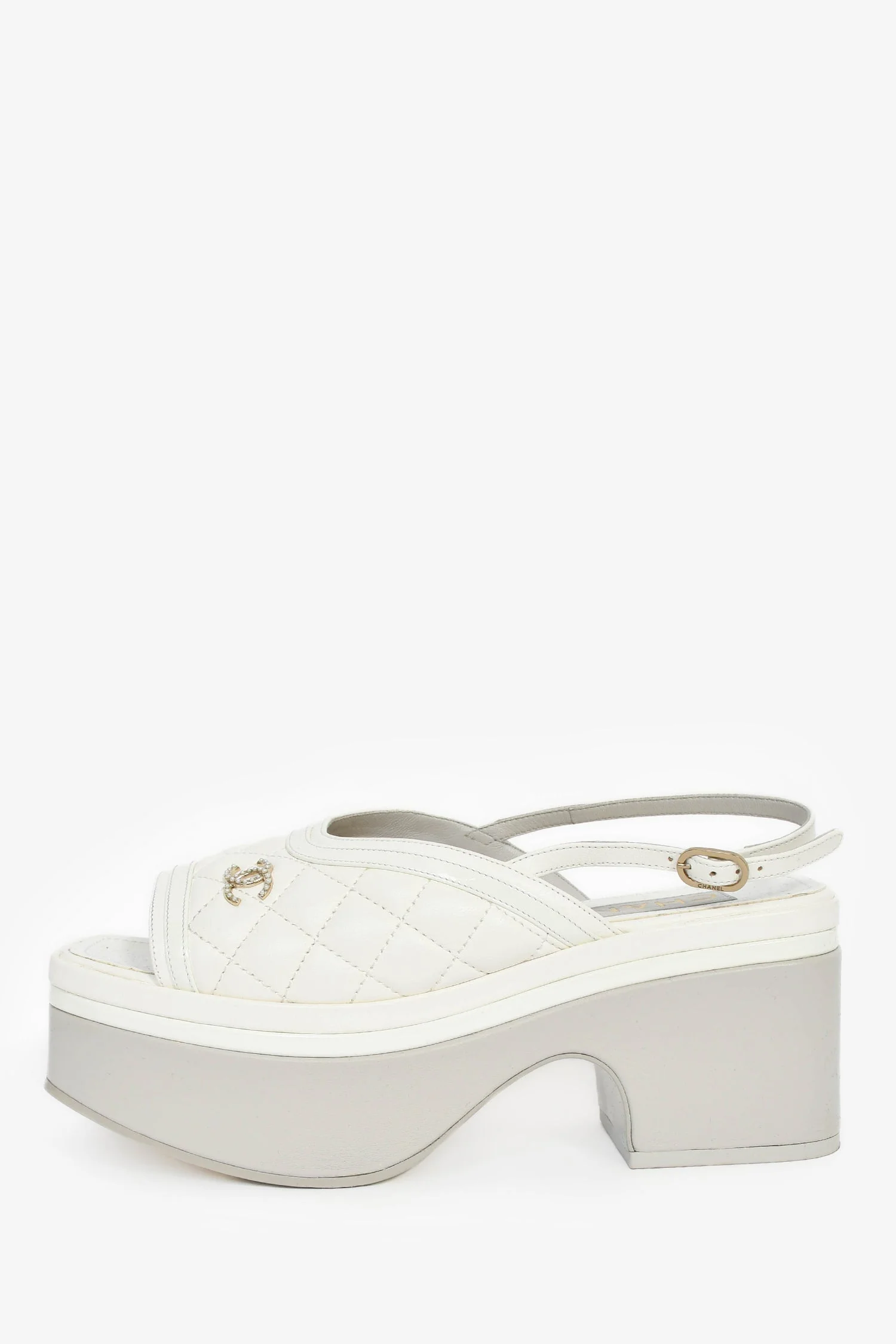 Pre-Loved Chanel™ White Leather Quilted CC Platform Sandals Size 36 - Image 4