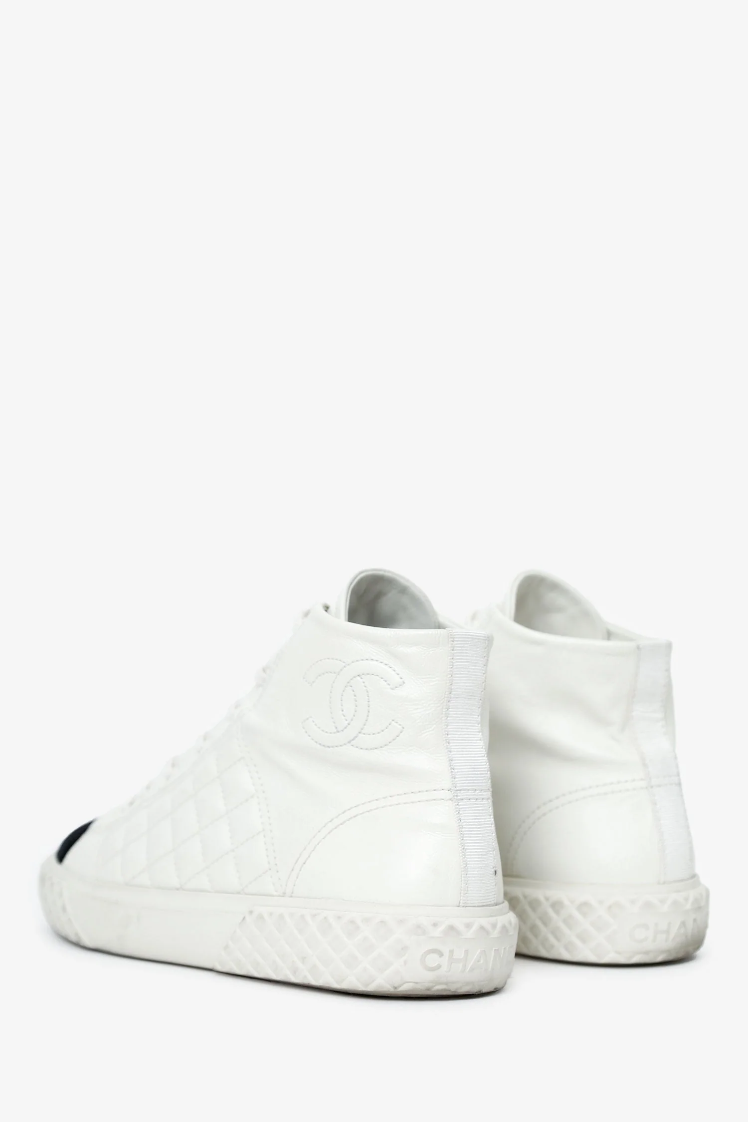 Pre-Loved Chanel™ White Quilted Leather CC Cap Toe High Top Sneaker Size 40 - Image 4