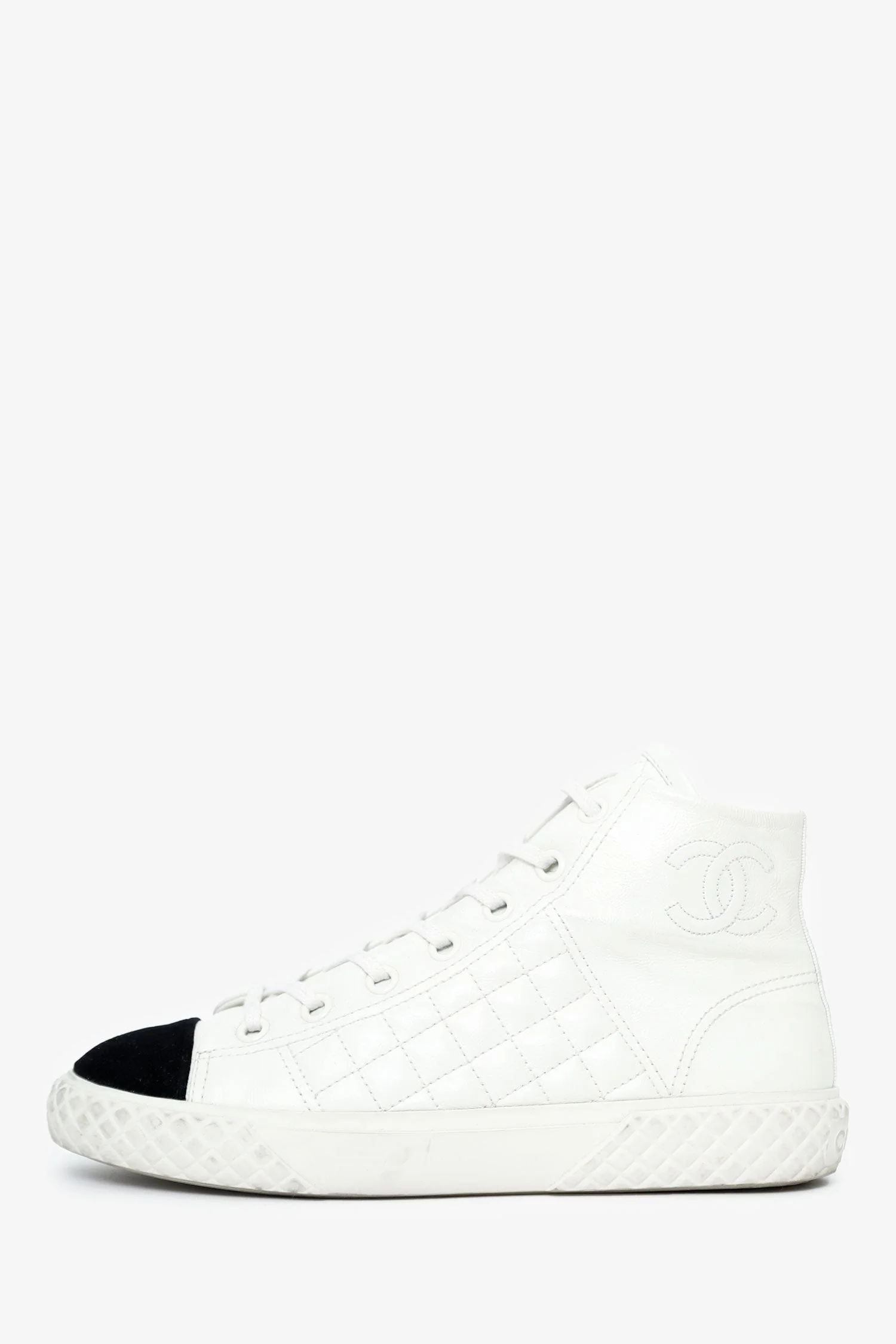 Pre-Loved Chanel™ White Quilted Leather CC Cap Toe High Top Sneaker Size 40 - Image 5