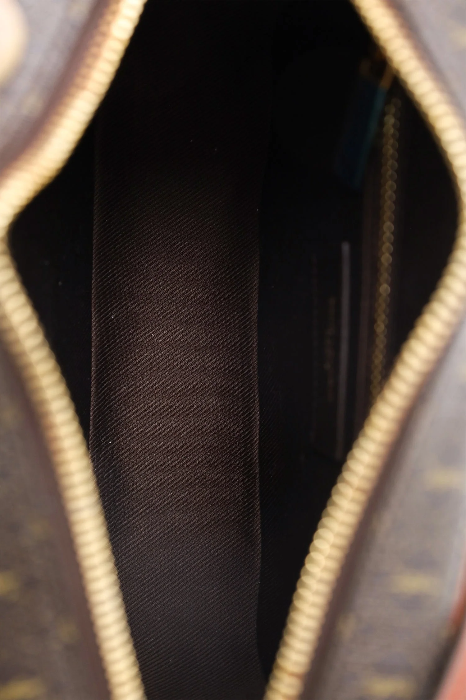 Saint Laurent Brown Le Monogramme Camera Bag - Image 6
