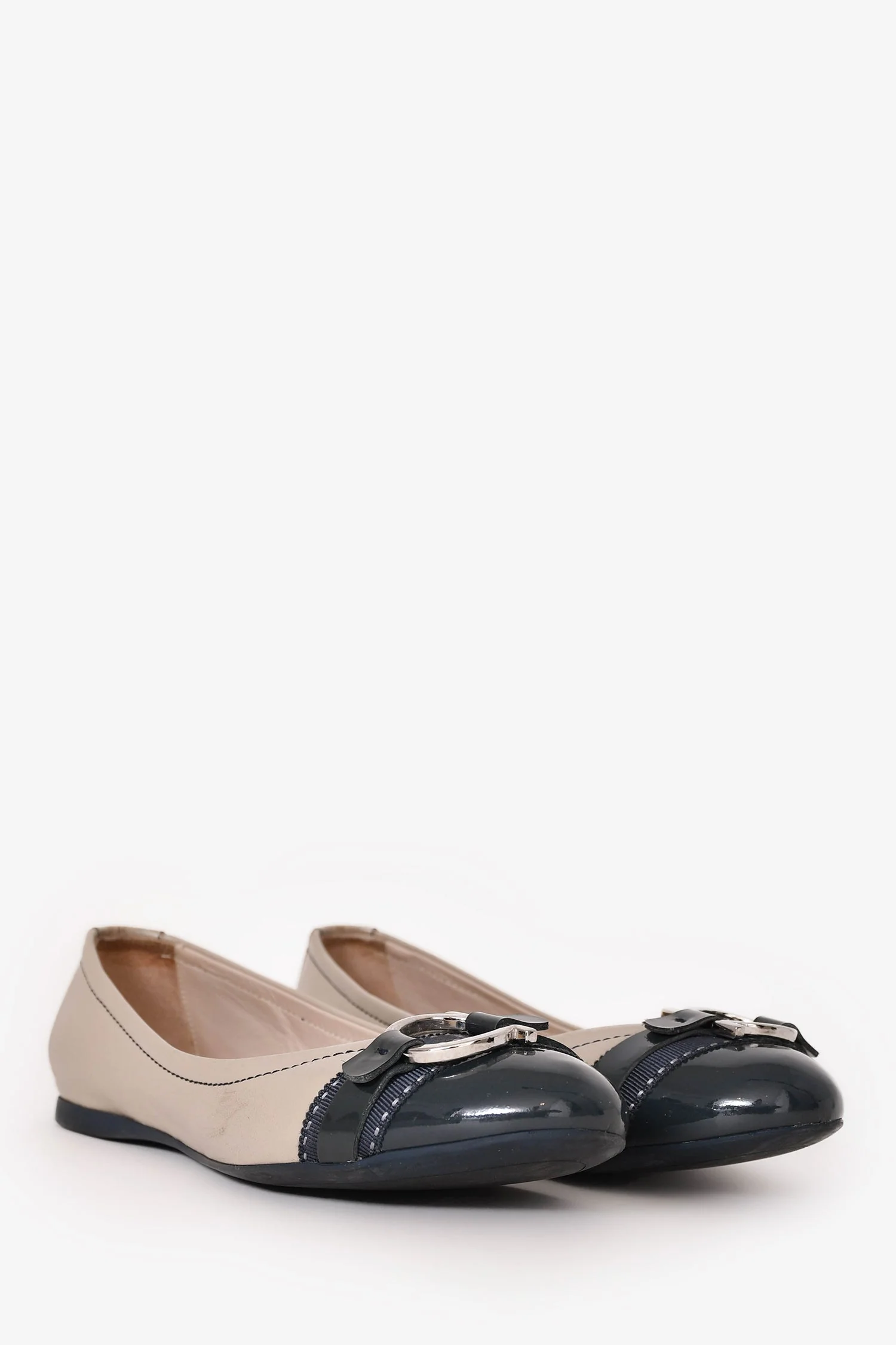 Salvatore Ferragamo Beige/Grey Leather Logo Flats Size 7.5 - Image 2