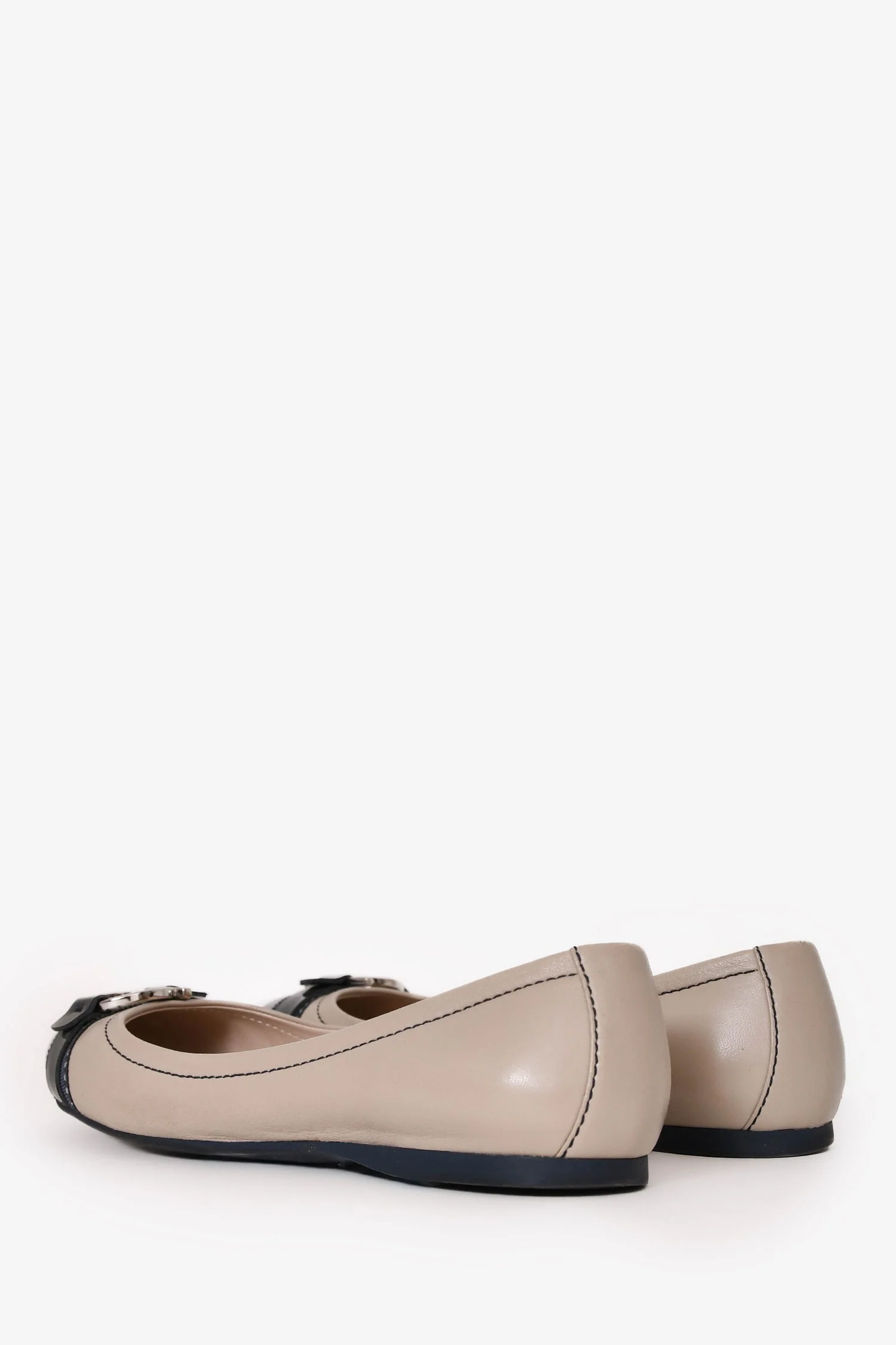 Salvatore Ferragamo Beige/Grey Leather Logo Flats Size 7.5 - Image 4